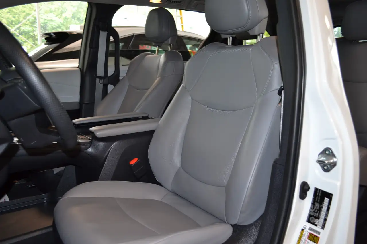 Toyota Sienna снимка Toyota Sienna