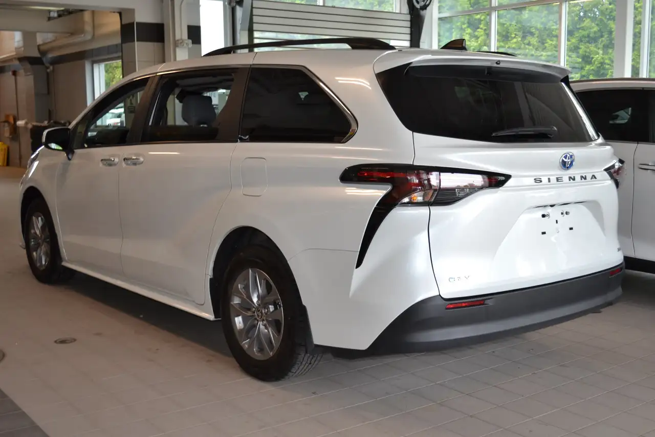 Toyota Sienna снимка Toyota Sienna
