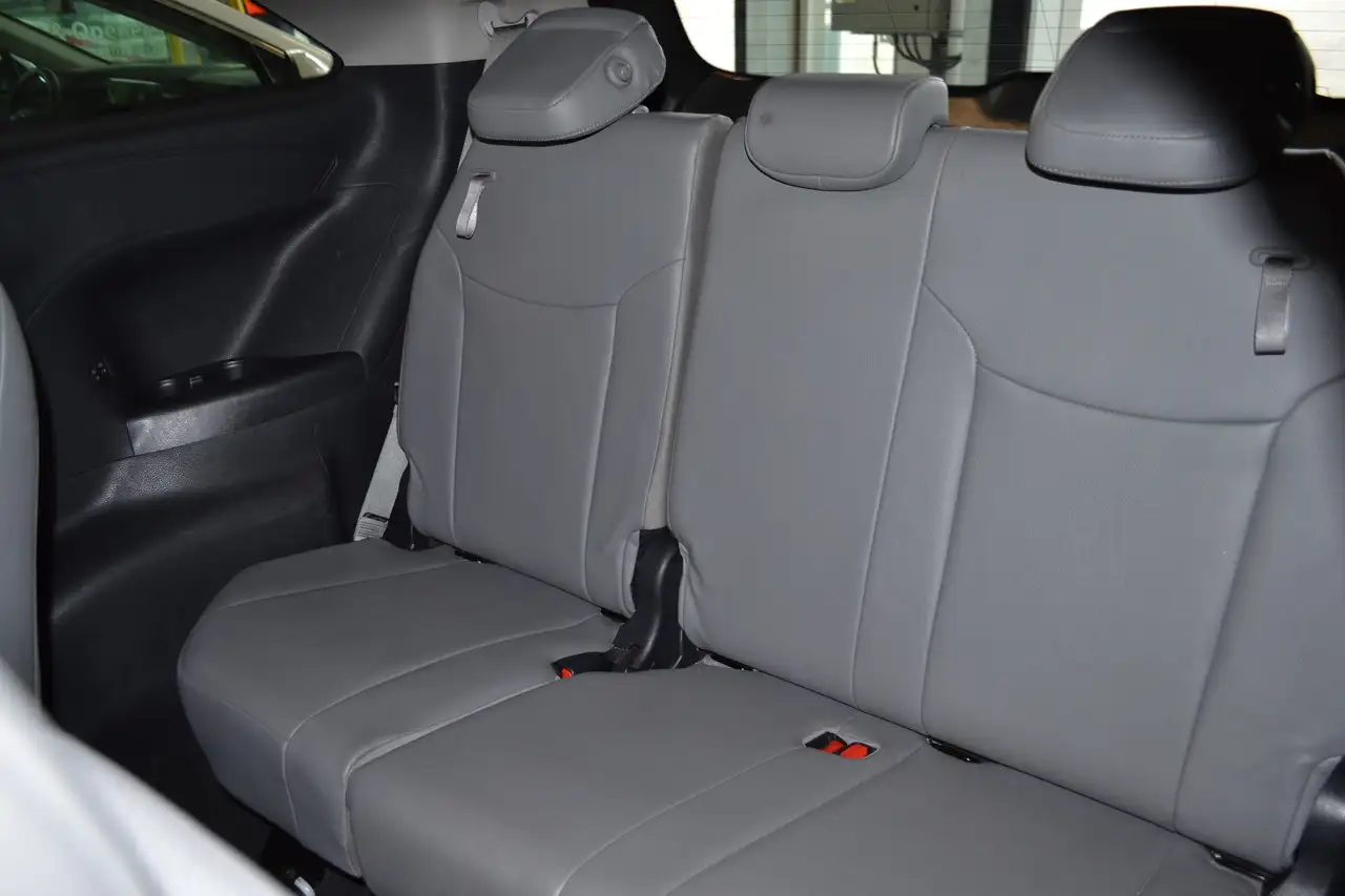 Toyota Sienna снимка Toyota Sienna