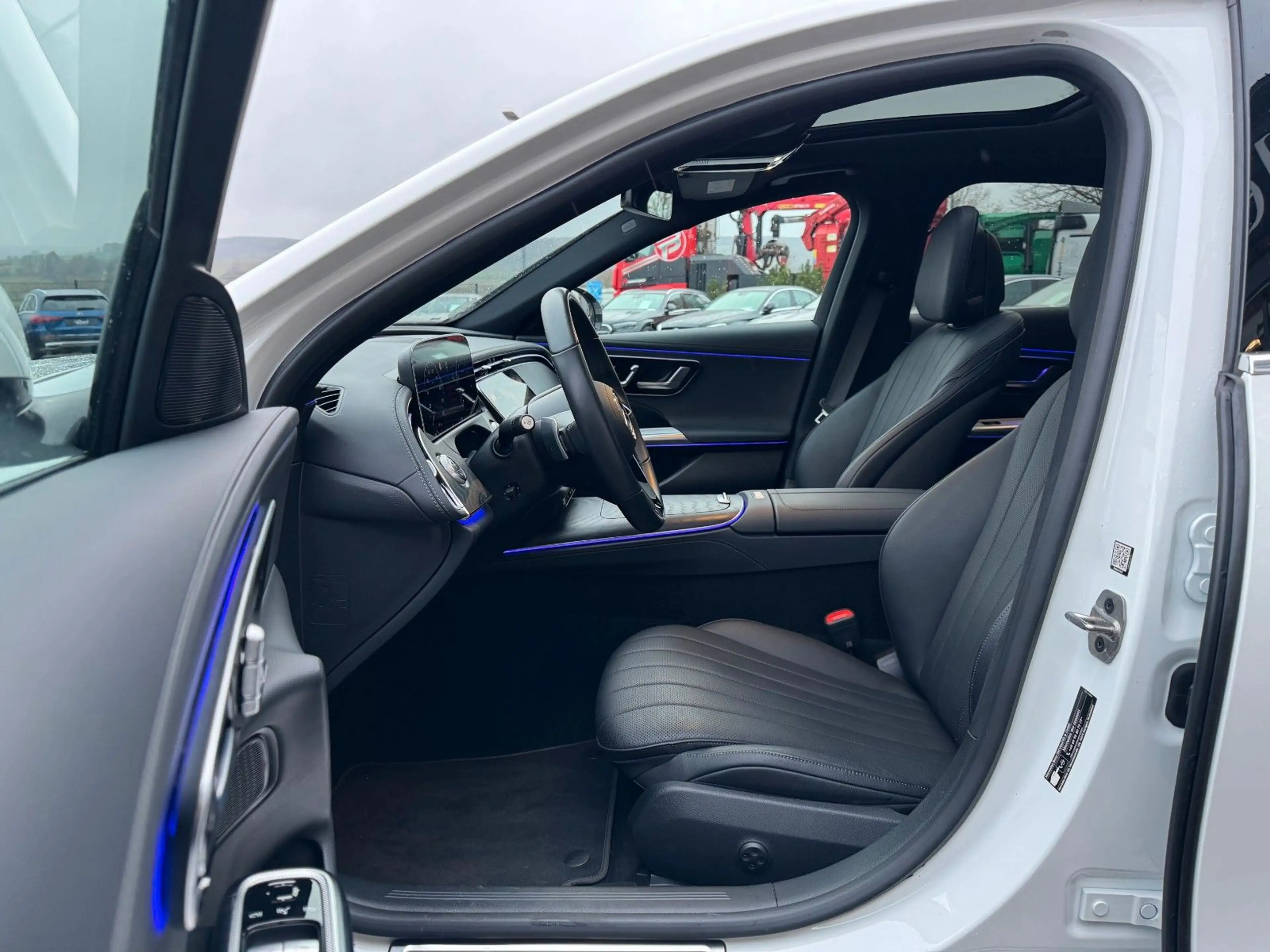 Mercedes-Benz E 450 4M Avantgarde+Pano+DistrPro+Digital+360 — photo 12