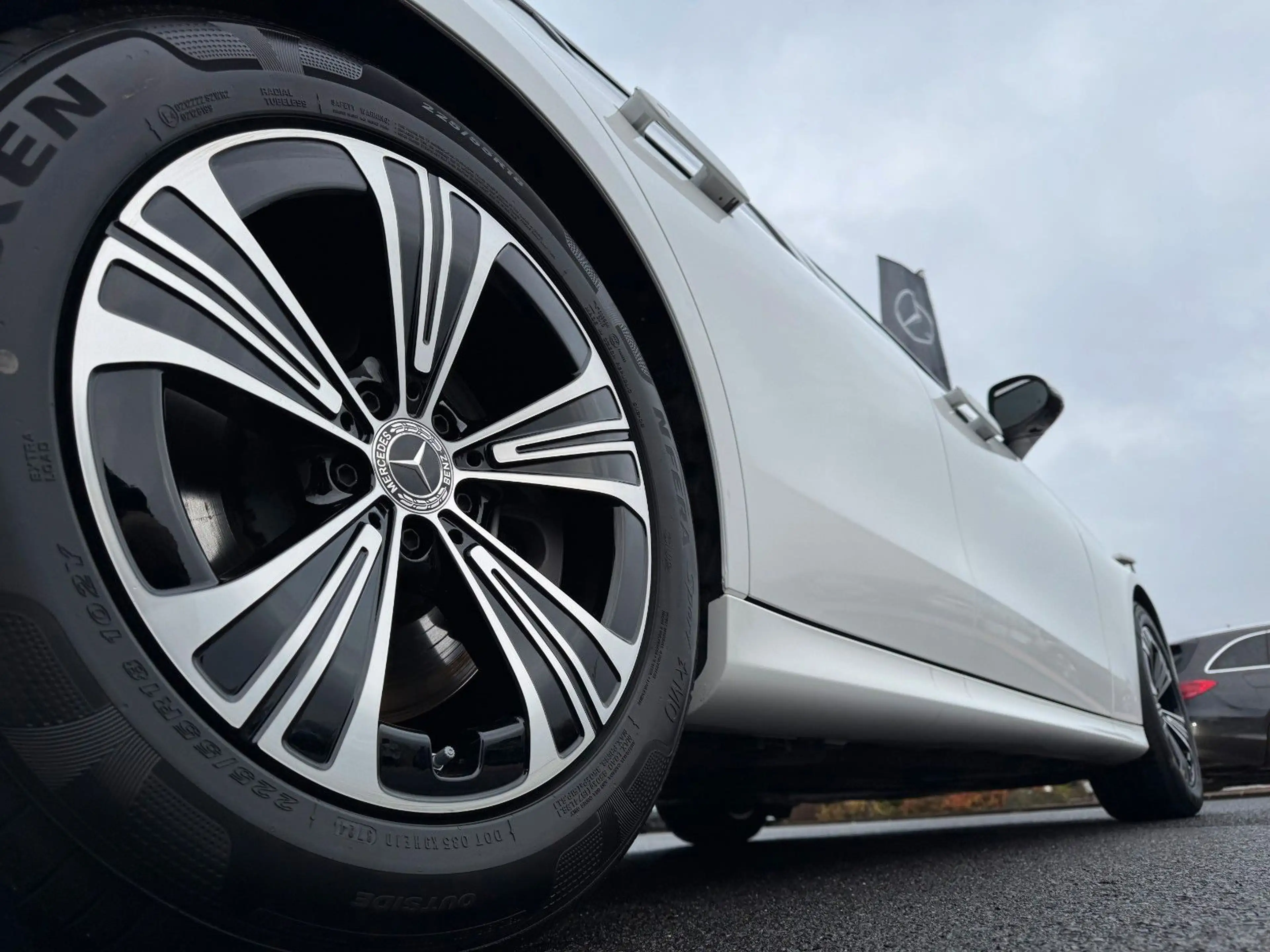 Mercedes-Benz E 450 4M Avantgarde+Pano+DistrPro+Digital+360 — photo 6