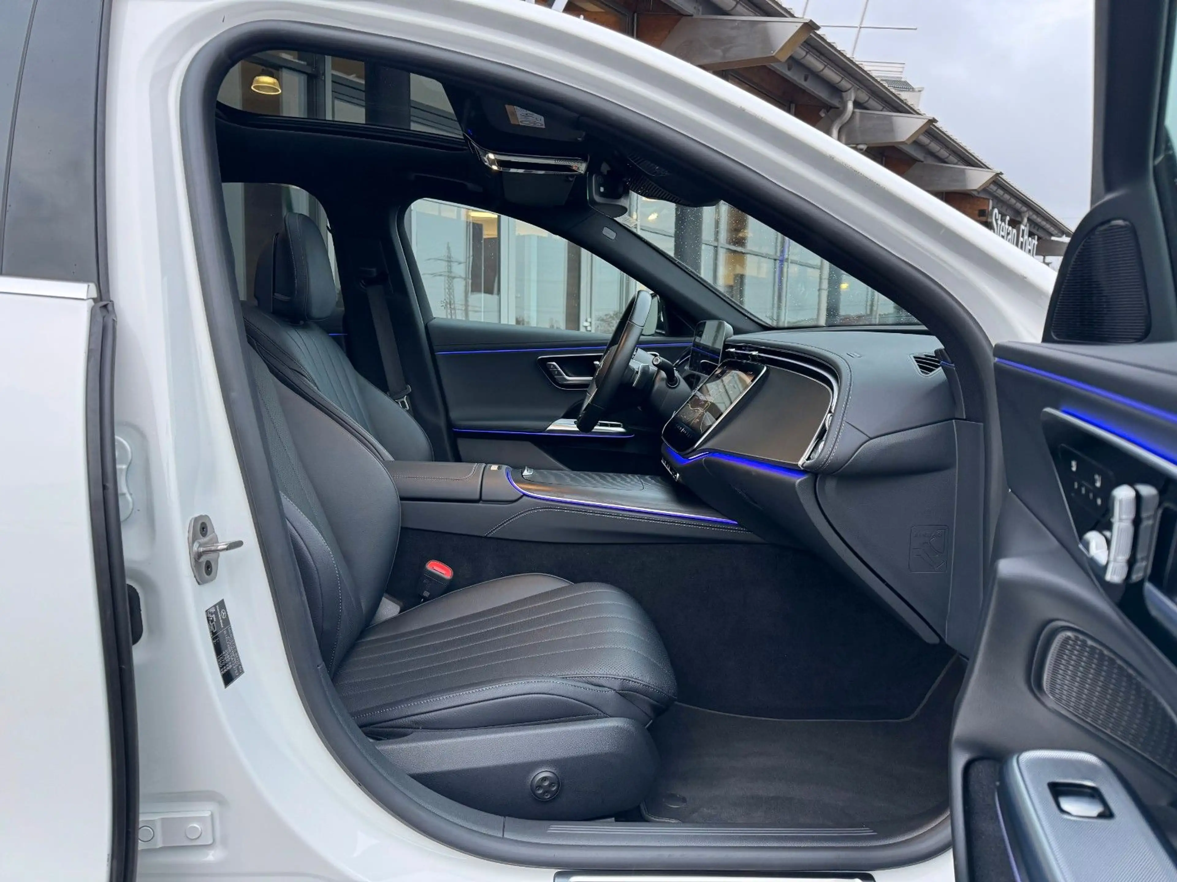 Mercedes-Benz E 450 4M Avantgarde+Pano+DistrPro+Digital+360 — photo 7