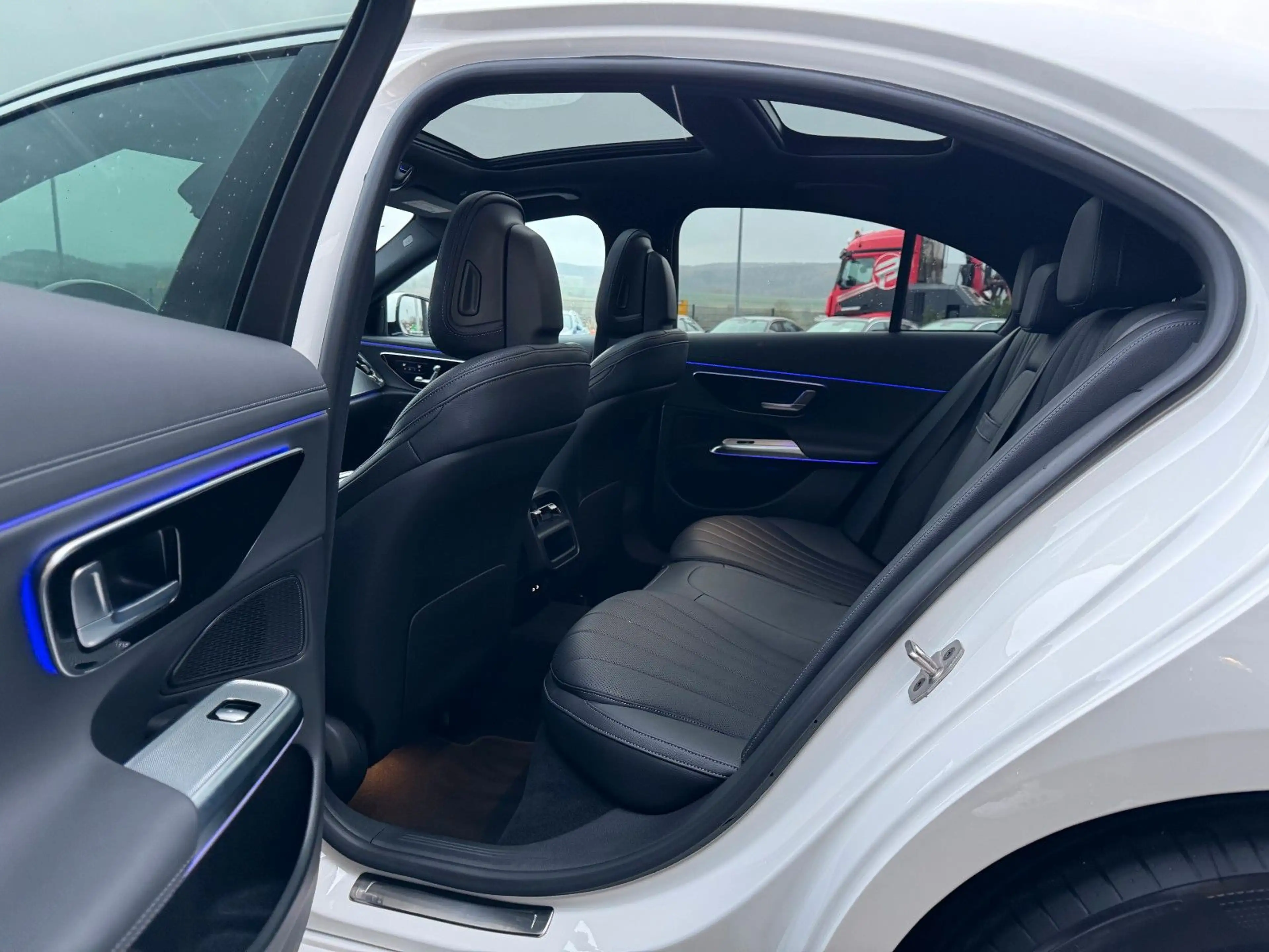 Mercedes-Benz E 450 4M Avantgarde+Pano+DistrPro+Digital+360 — photo 11