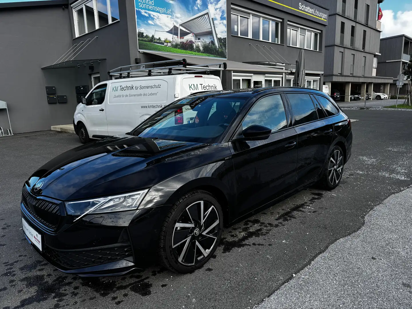 Skoda Octavia Combi 2,0 TDI Sportline DSG *Pano; AHK uvm.* Schwarz - 1