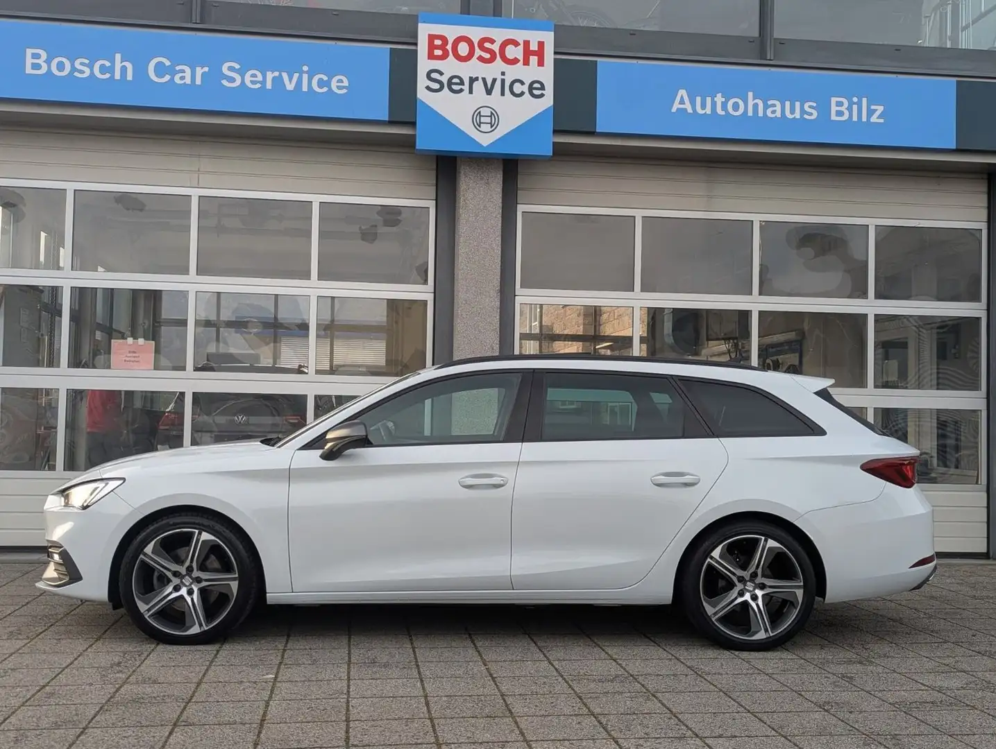 SEAT Leon Sportstourer FR*DSG*Pano*Kamera* Weiß - 2