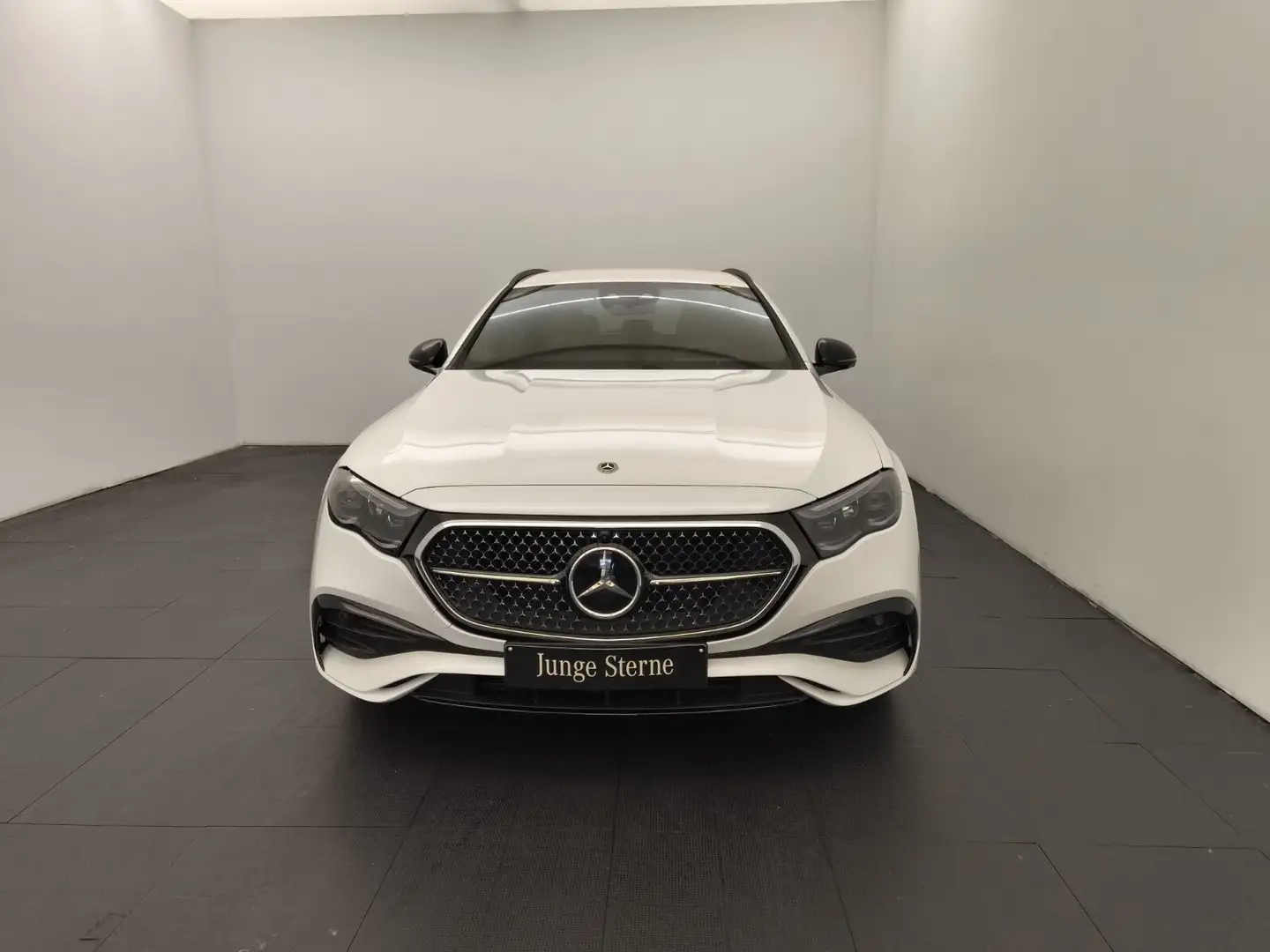 Mercedes-Benz E 300 E 300 T e AMG Premium Airmatic Distro Night 20" Weiß - 2