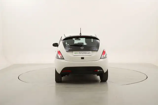Lancia Ypsilon view 4