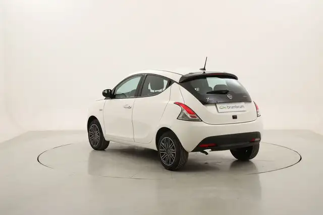 Lancia Ypsilon view 3