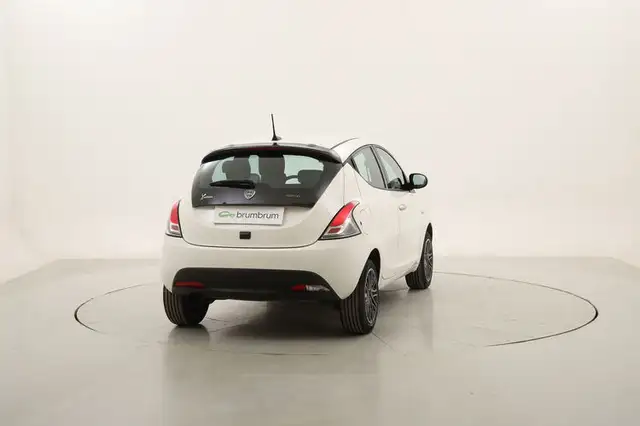Lancia Ypsilon view 5