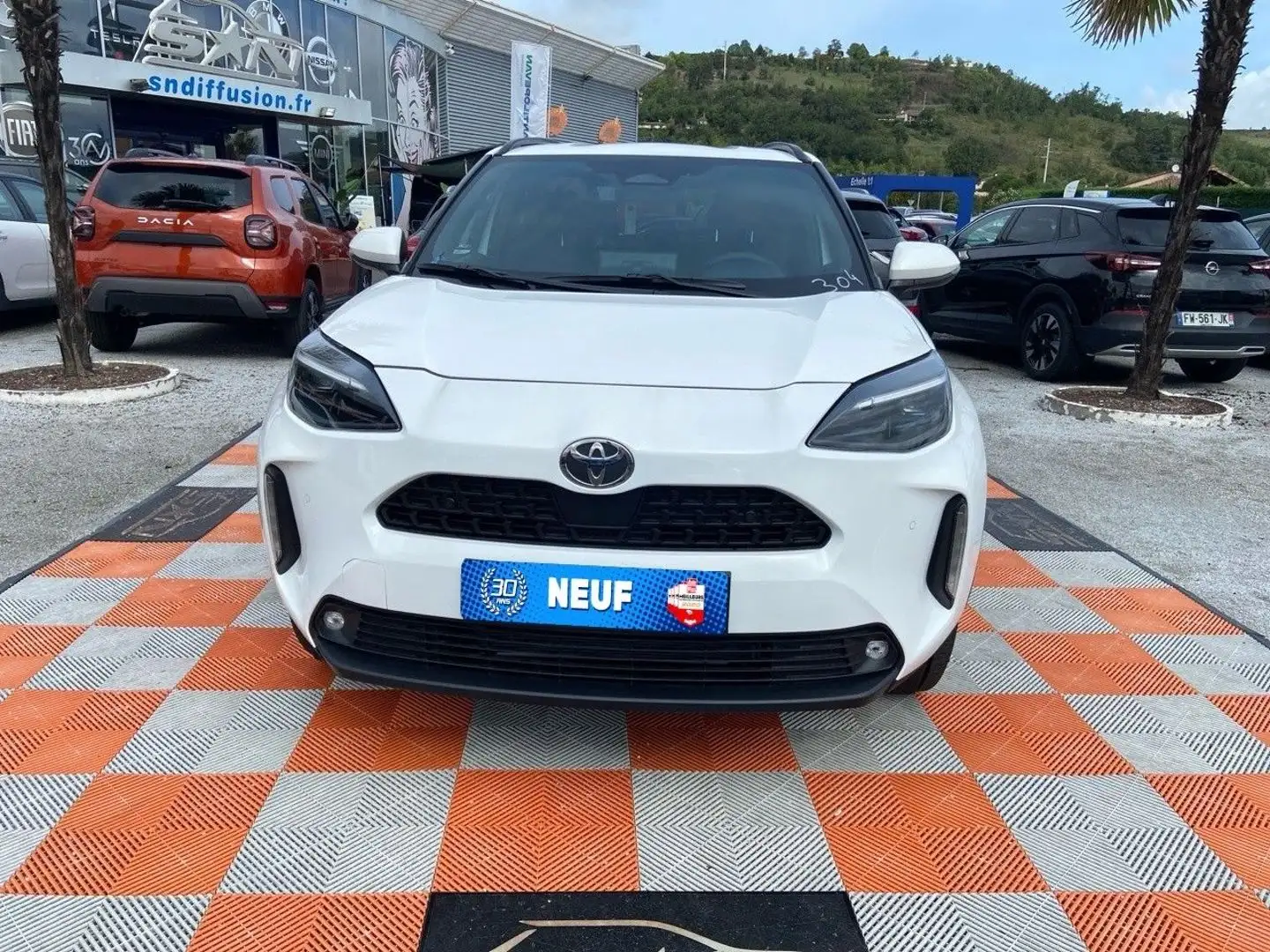 Toyota Yaris Cross 1.5 HYBRIDE 130 DESIGN PACK HIVER ET SECURITE 2WD Blanc - 2
