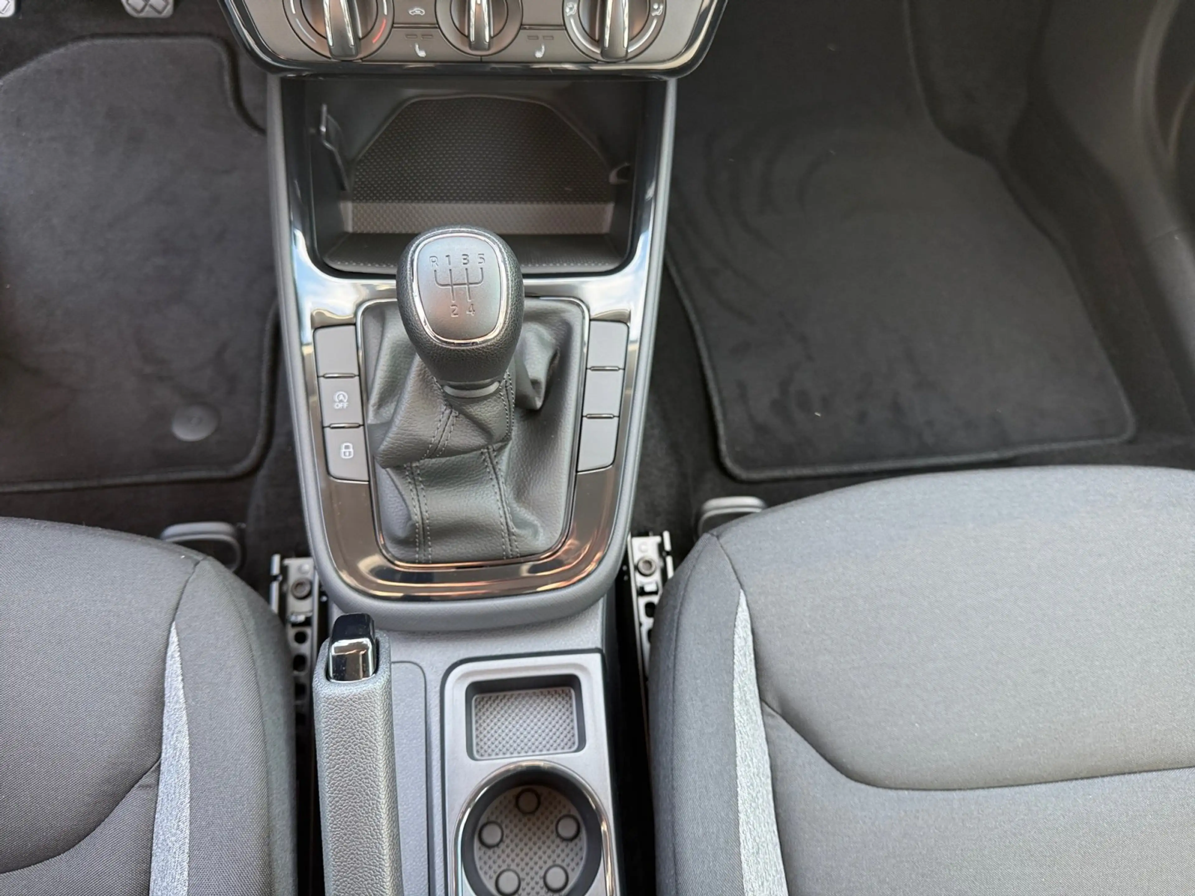 Skoda Fabia 1.0 MPI Essence Sitzheiz, Spurhalteassist — photo 9