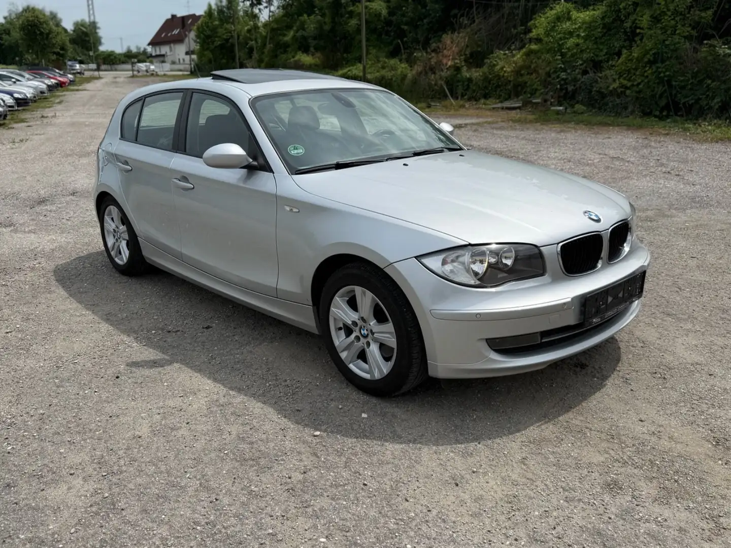 BMW 120 i Facelift I Schiebedach I 5-Türen Argent - 1