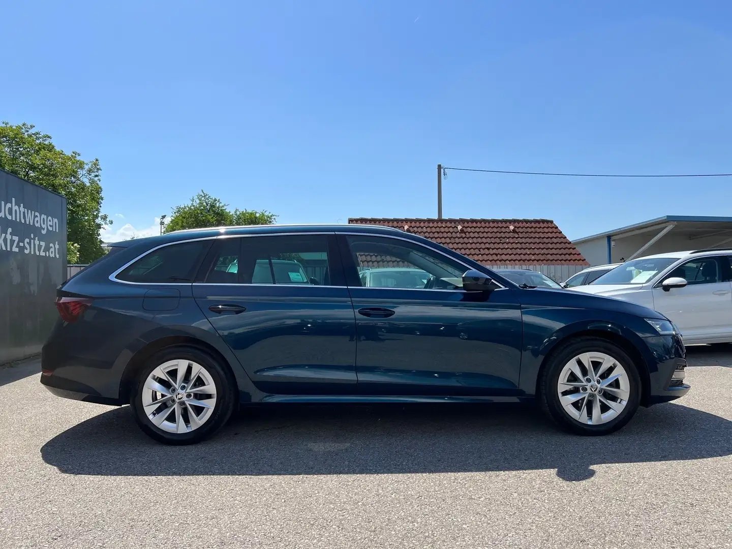 Skoda Octavia Combi 2,0 TDI 4x4 Style DSG | NP: €49.000 Blau - 2
