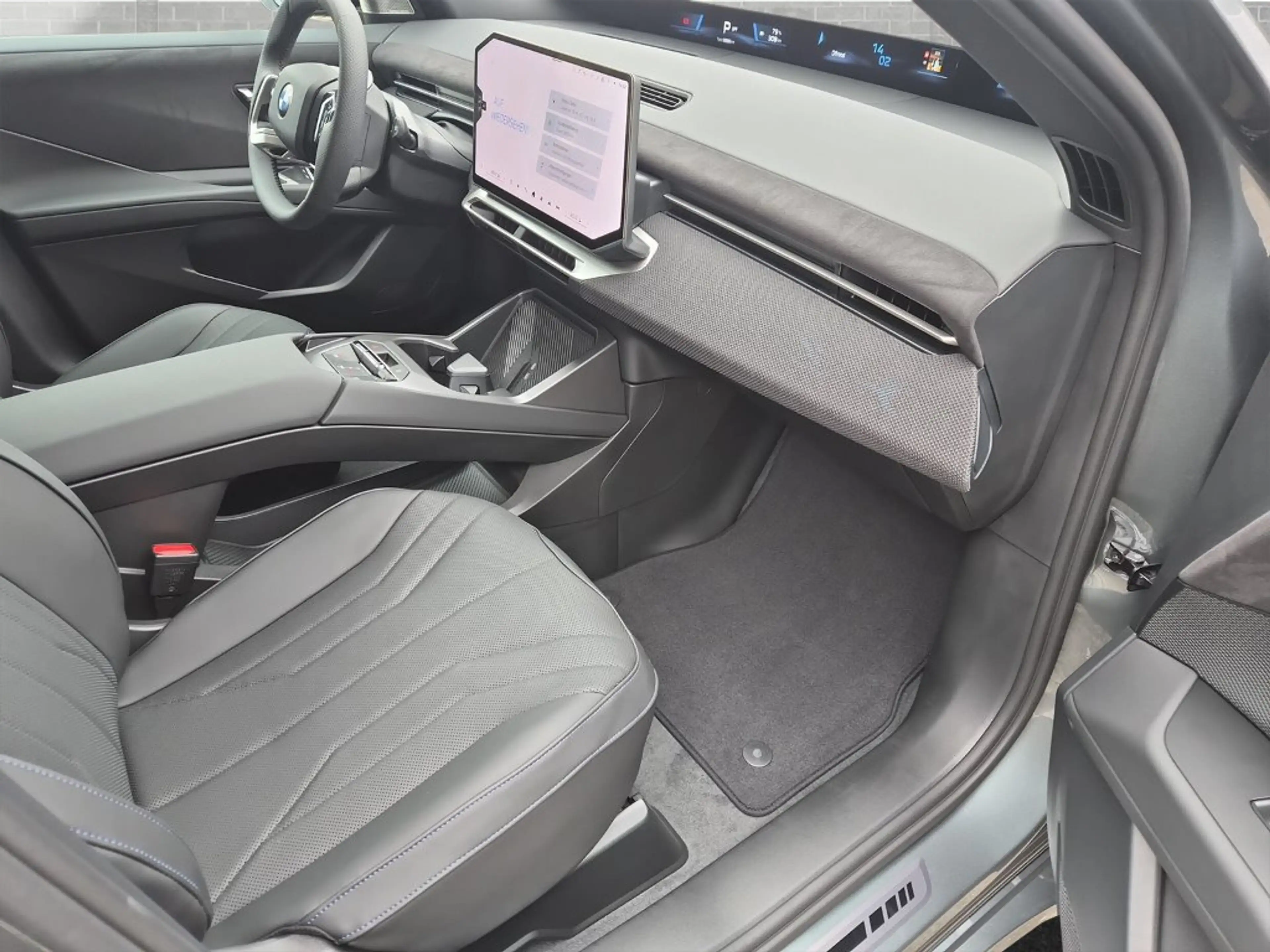 BMW iX3 40 sDrive — photo 10