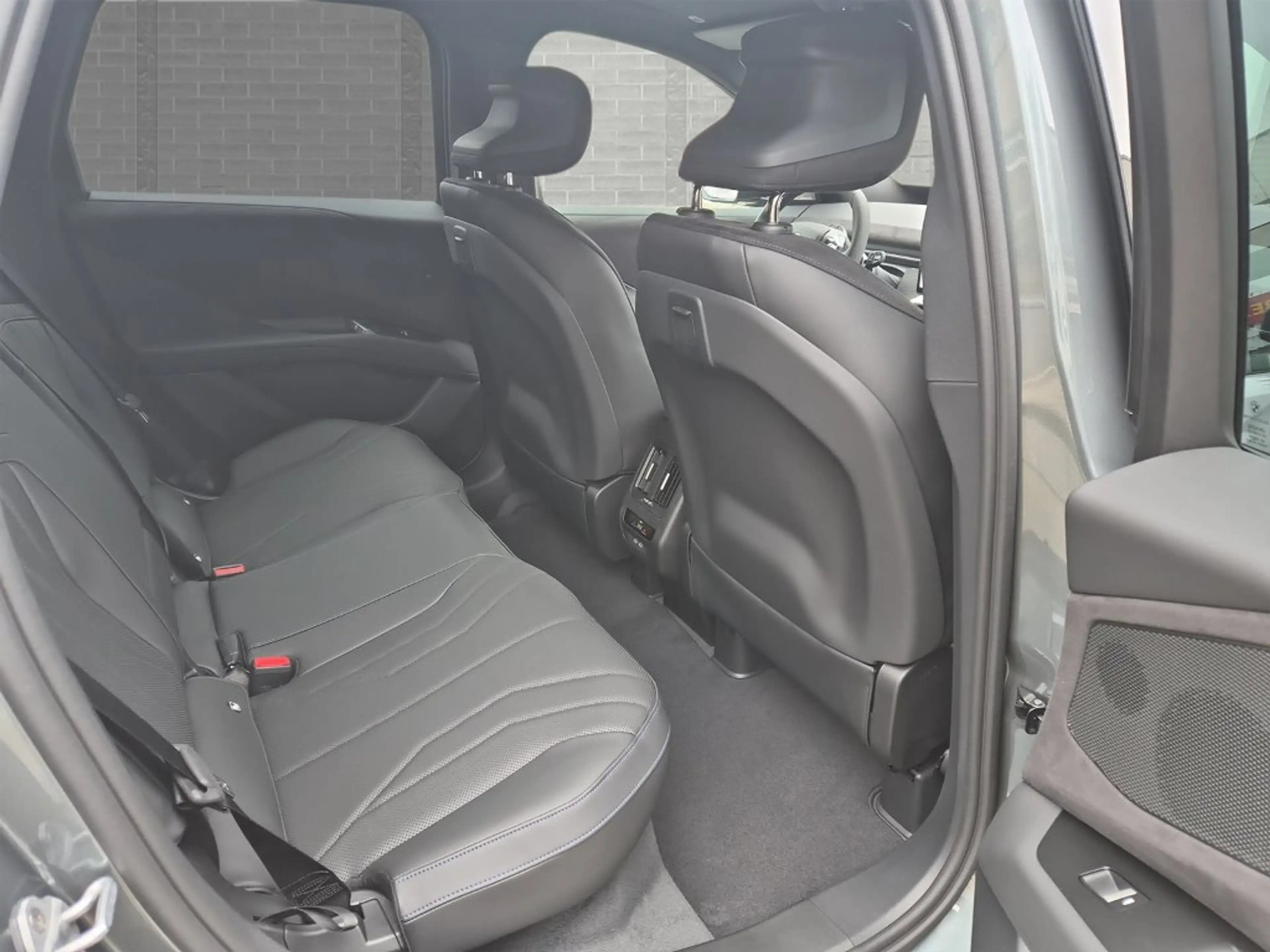 BMW iX3 40 sDrive — photo 9