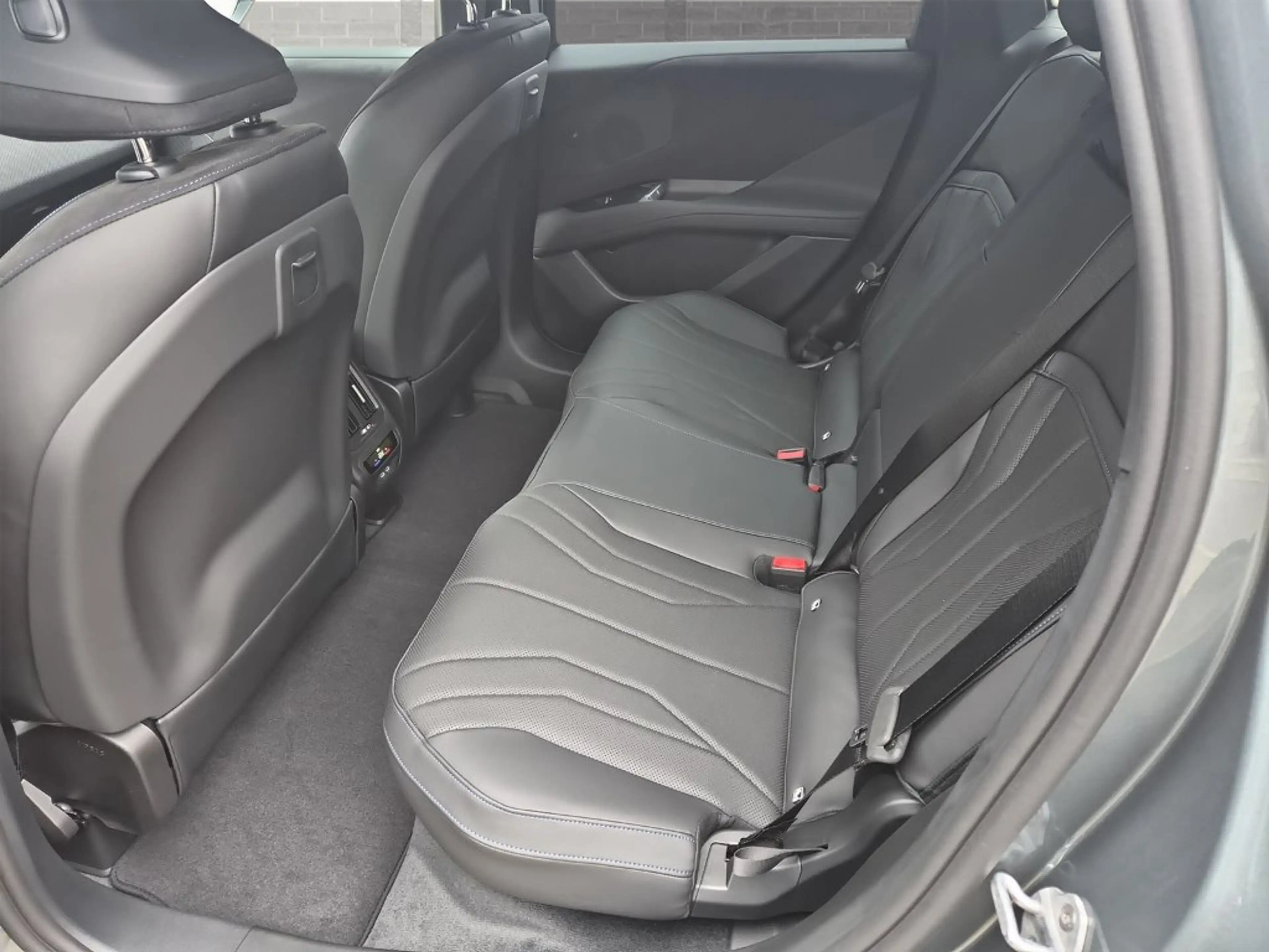 BMW iX3 40 sDrive — photo 8