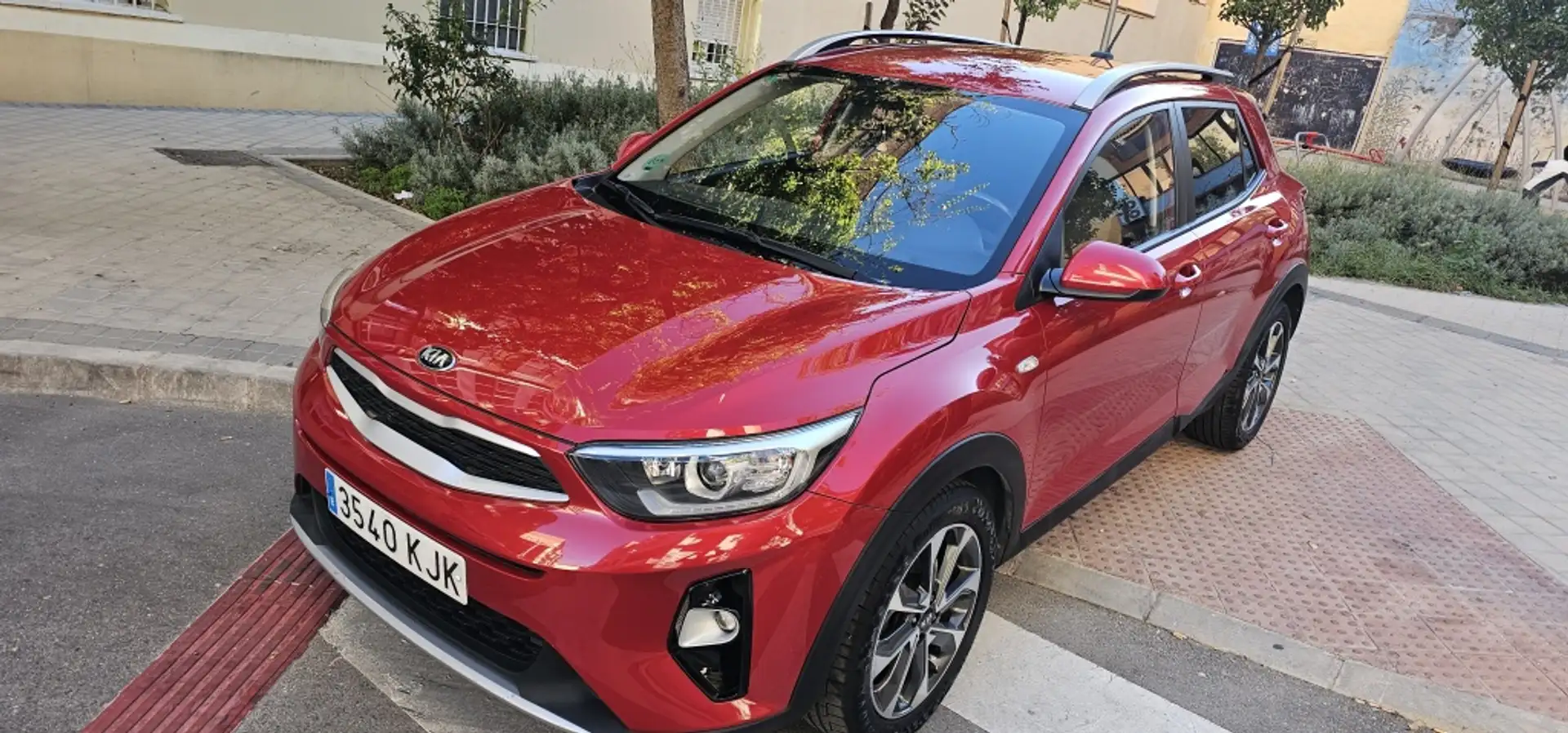 Kia Stonic 1.0 T-GDi Eco-Dynamic Business 120 Burdeos - 1