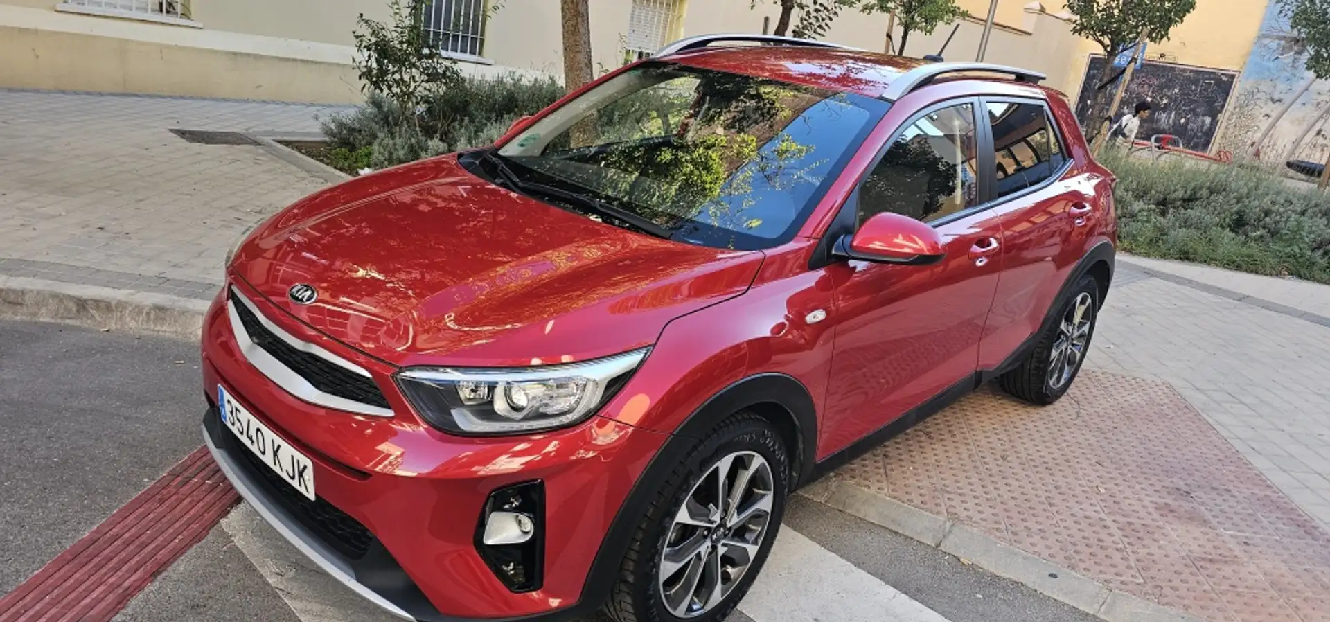 Kia Stonic 1.0 T-GDi Eco-Dynamic Business 120 Burdeos - 2