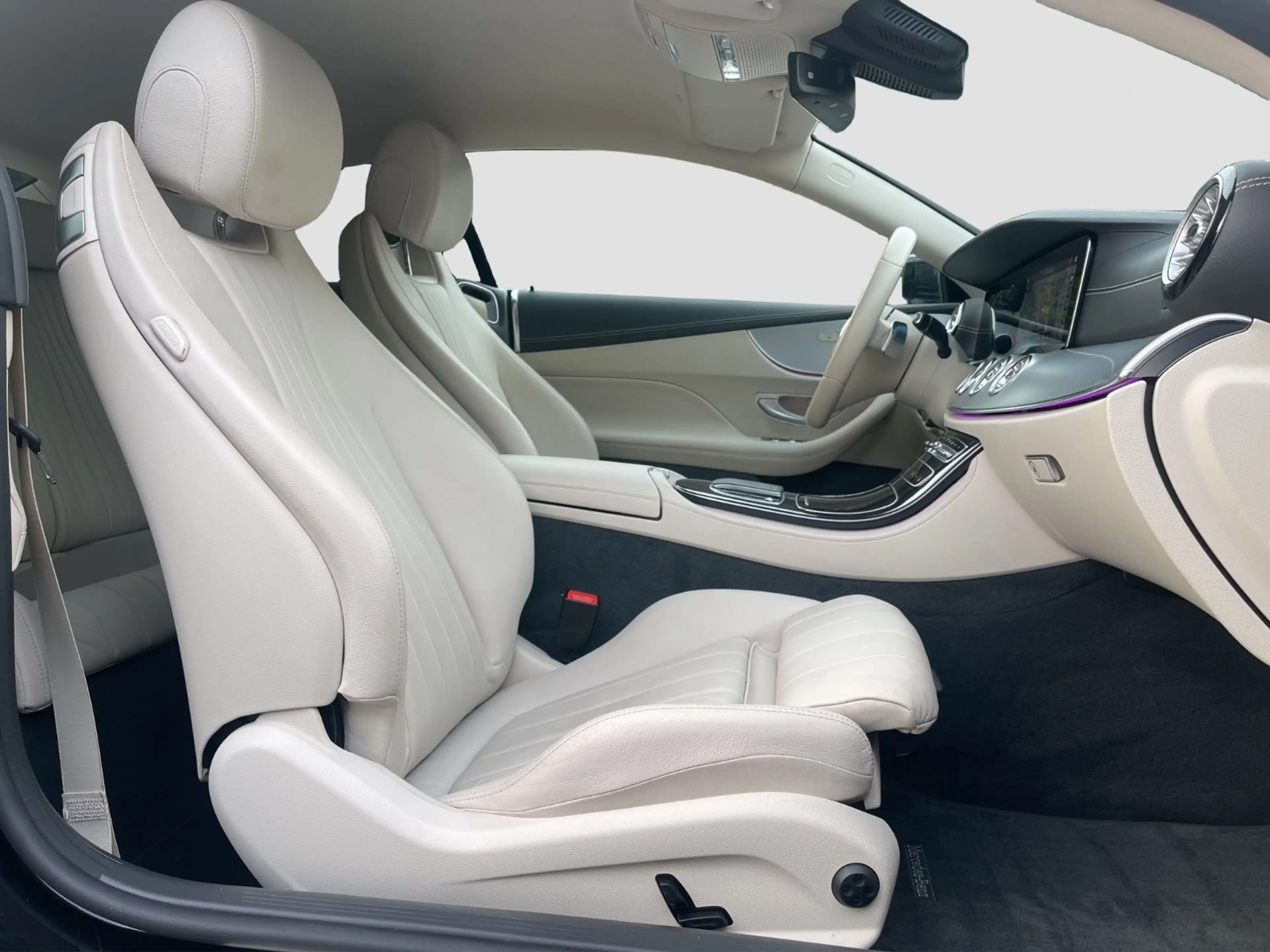 Mercedes-Benz E 220 d Coupe Avantgarde/Leder/Widescreen/Kamera — photo 16