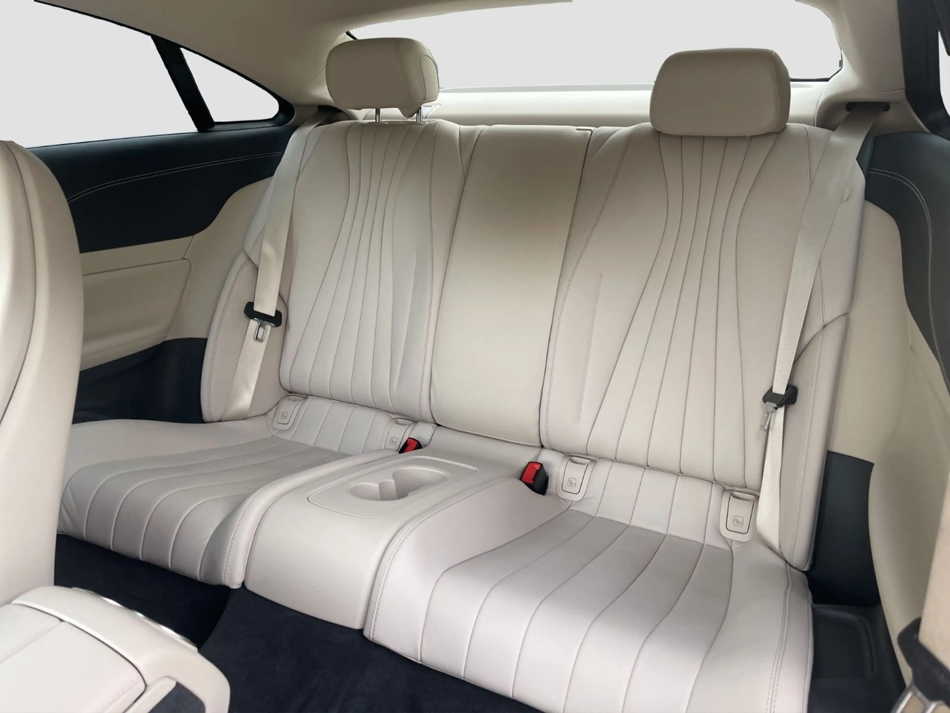 Mercedes-Benz E 220 d Coupe Avantgarde/Leder/Widescreen/Kamera — photo 12