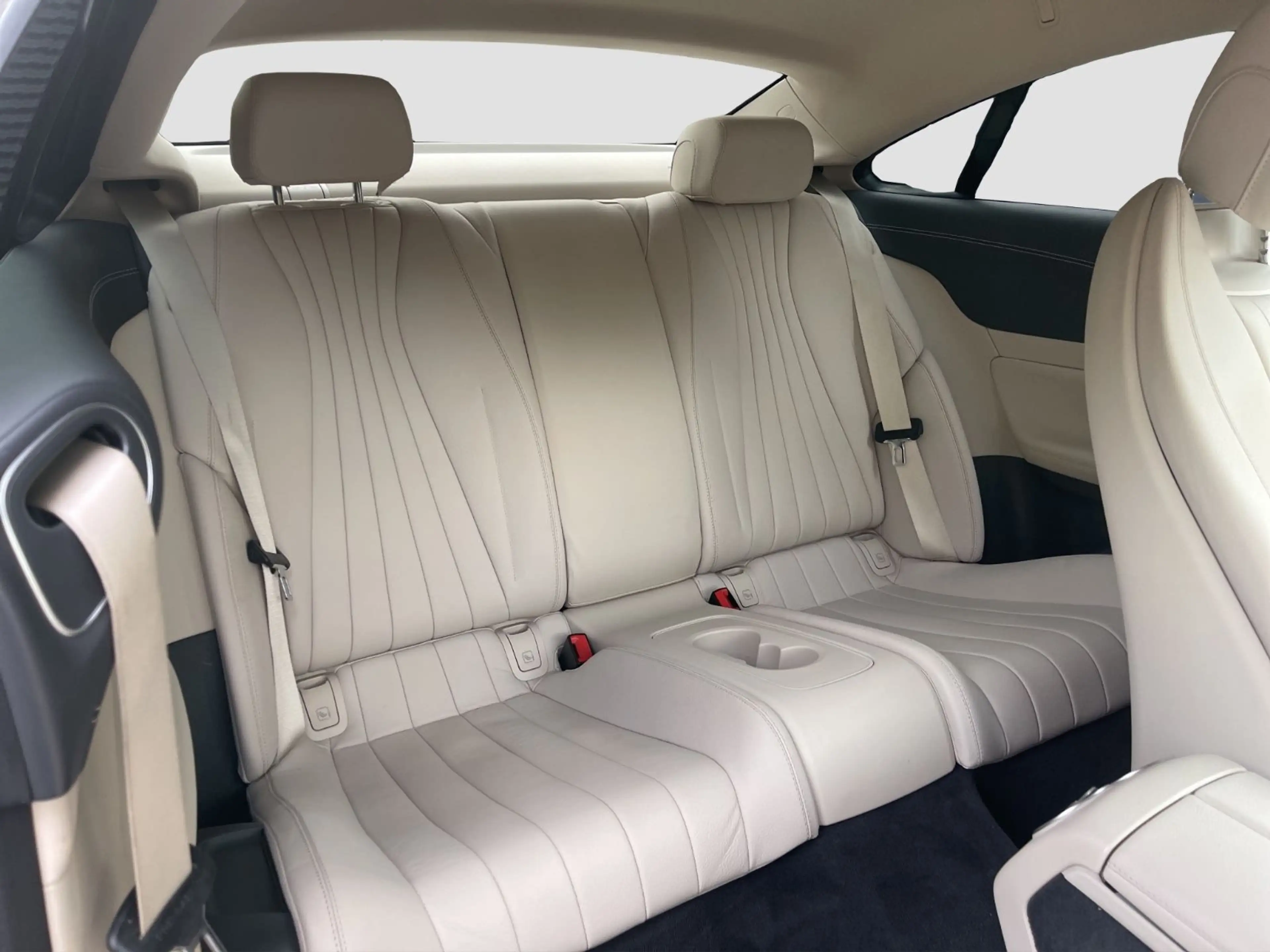 Mercedes-Benz E 220 d Coupe Avantgarde/Leder/Widescreen/Kamera — photo 17
