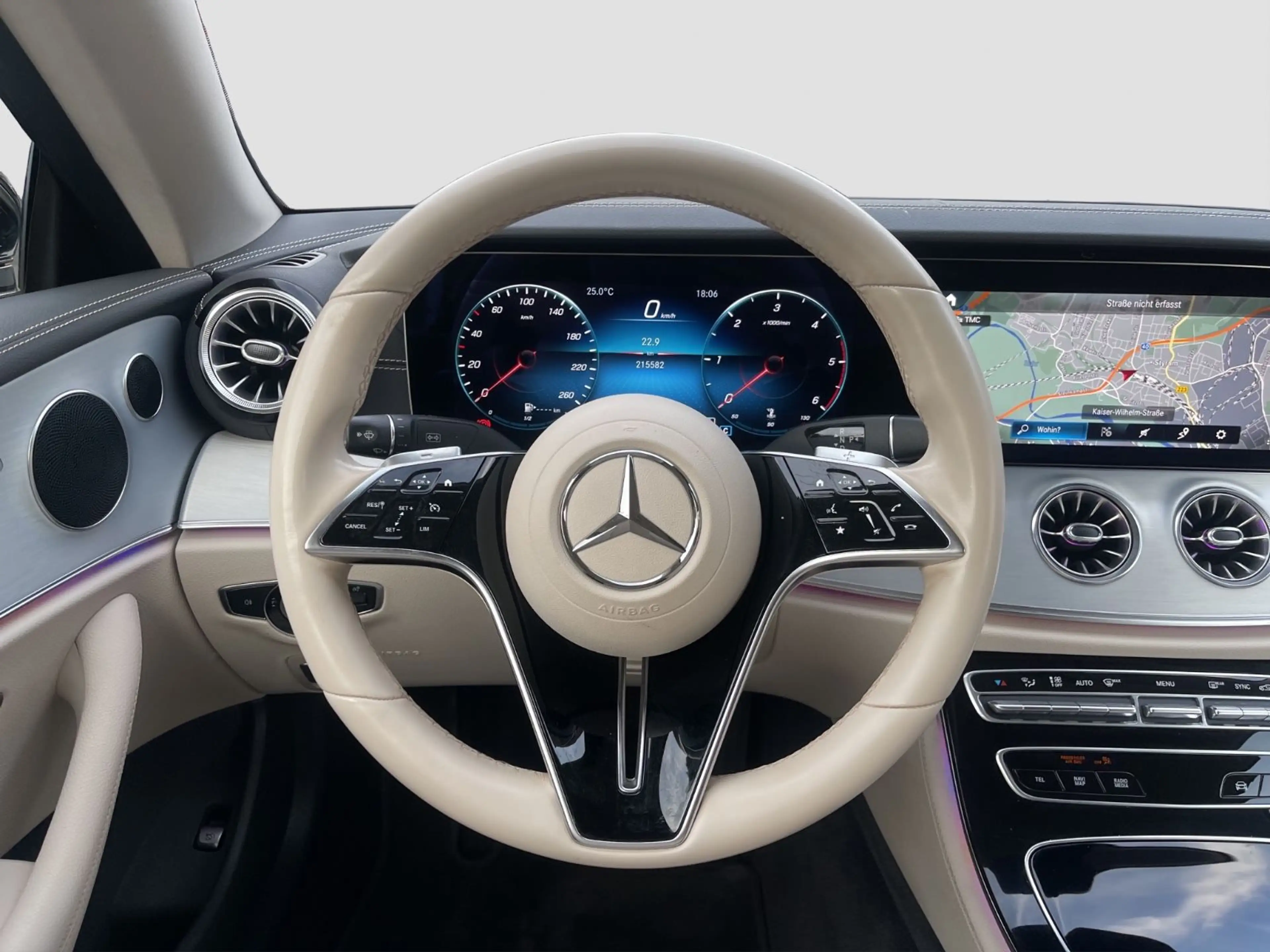 Mercedes-Benz E 220 d Coupe Avantgarde/Leder/Widescreen/Kamera — photo 11