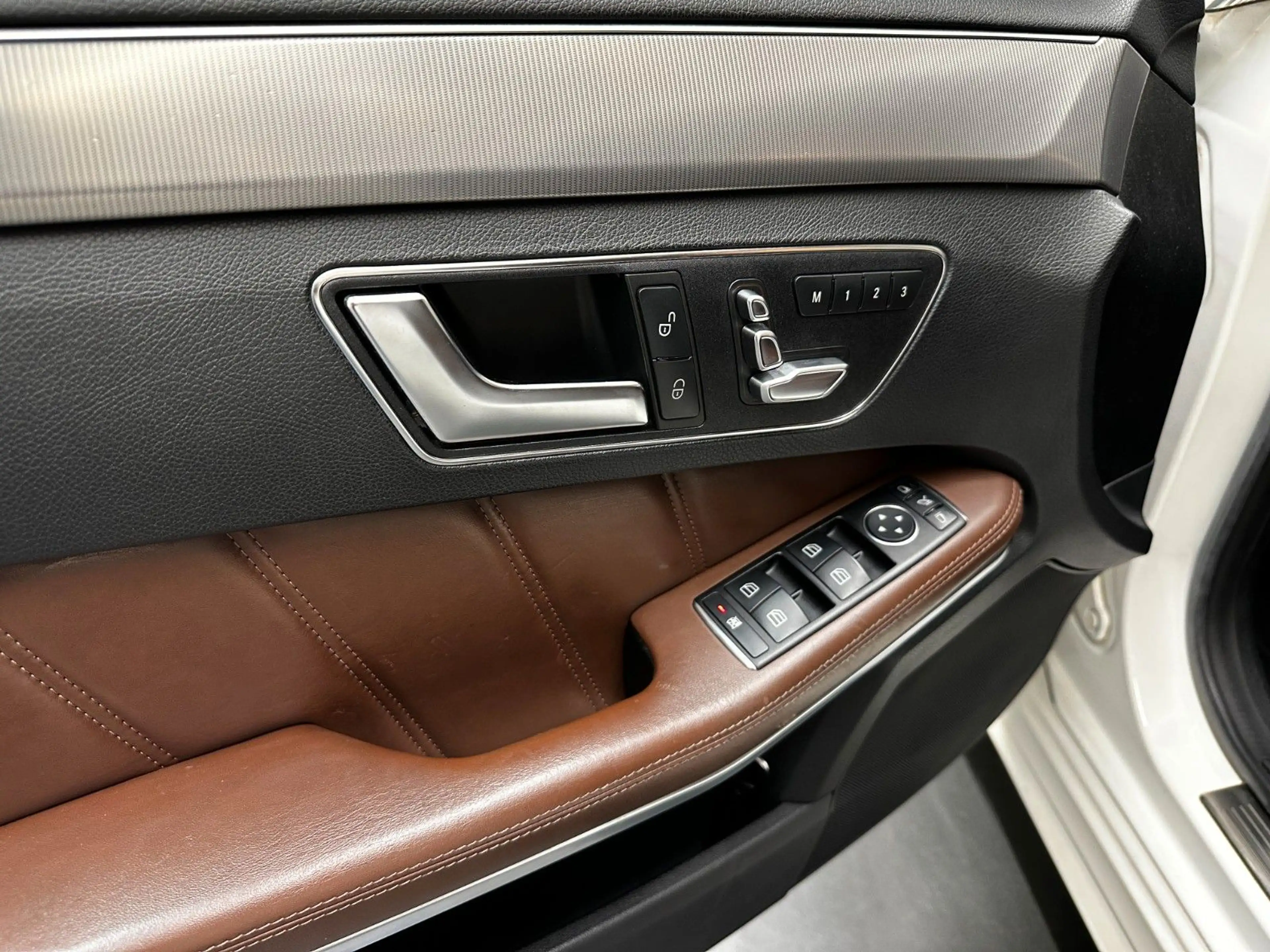Mercedes-Benz E 400 E400 T-Modell AMG-Line 4M *MEMORY*DISTR*PDC*SHZ* — photo 12