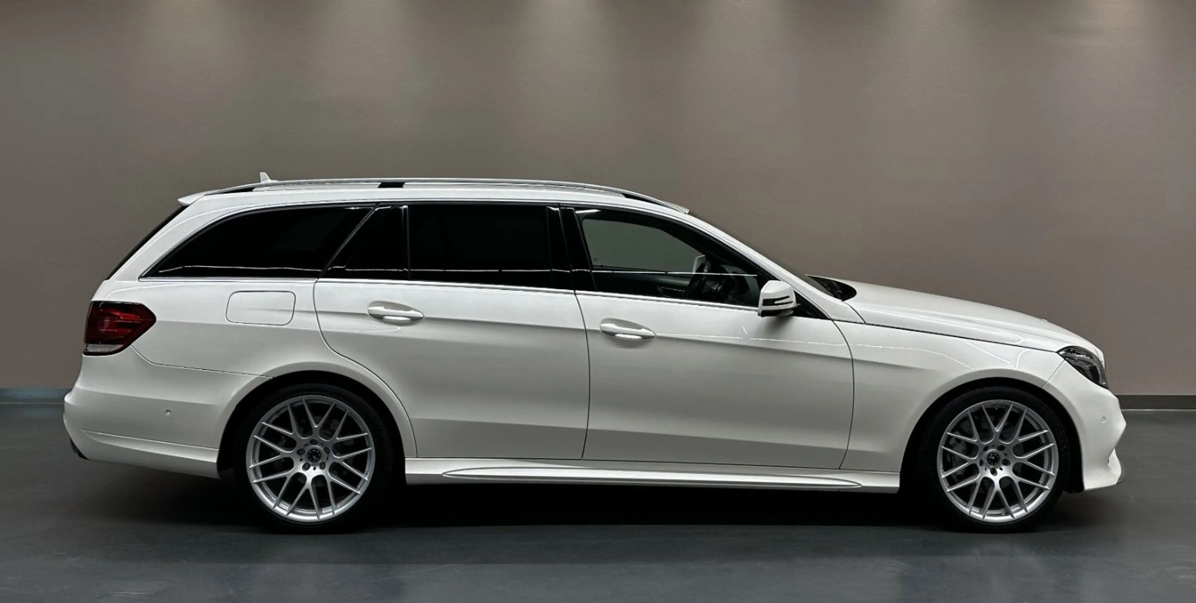 Mercedes-Benz E 400 E400 T-Modell AMG-Line 4M *MEMORY*DISTR*PDC*SHZ* — photo 7