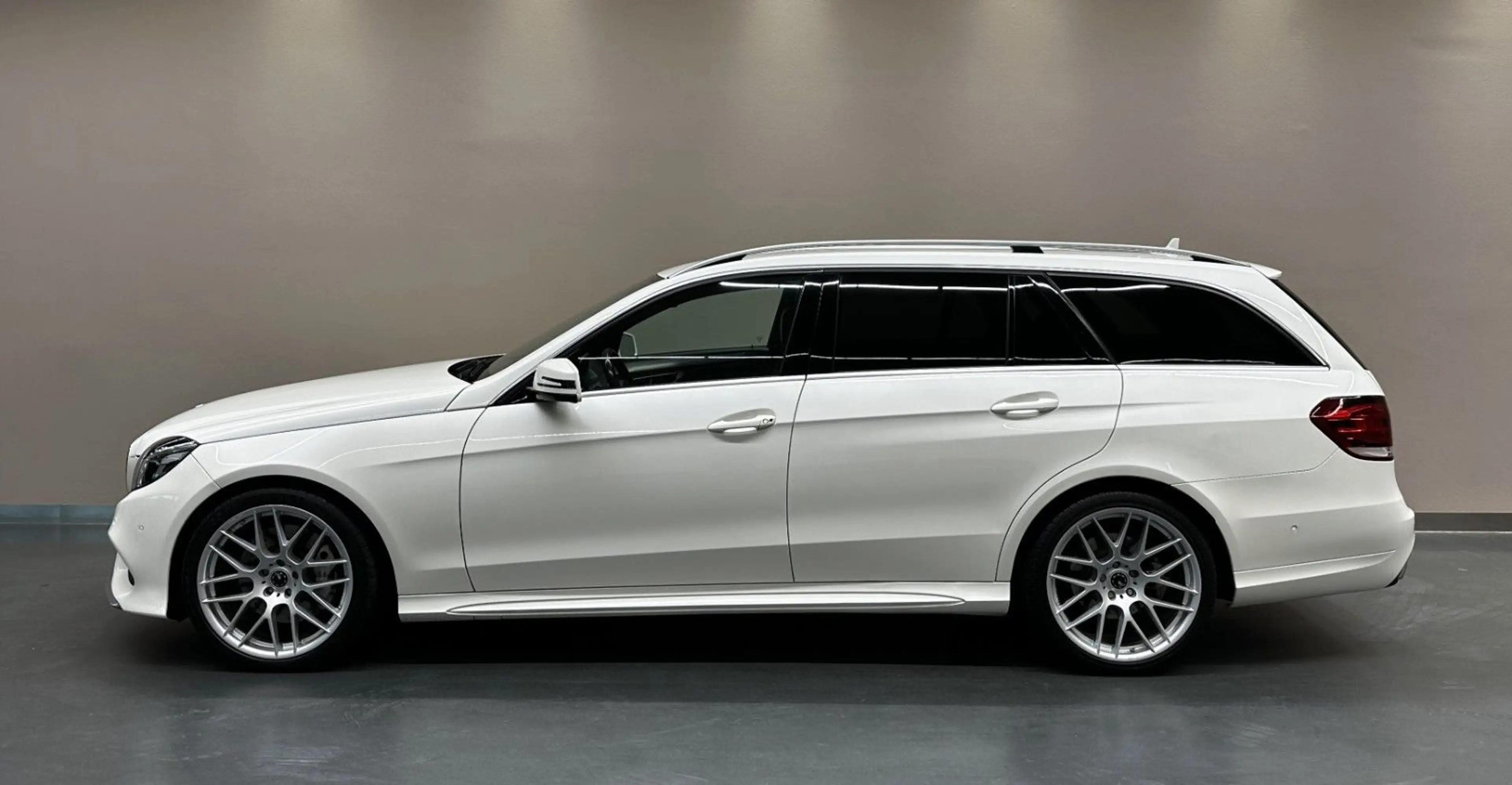 Mercedes-Benz E 400 E400 T-Modell AMG-Line 4M *MEMORY*DISTR*PDC*SHZ* — photo 4