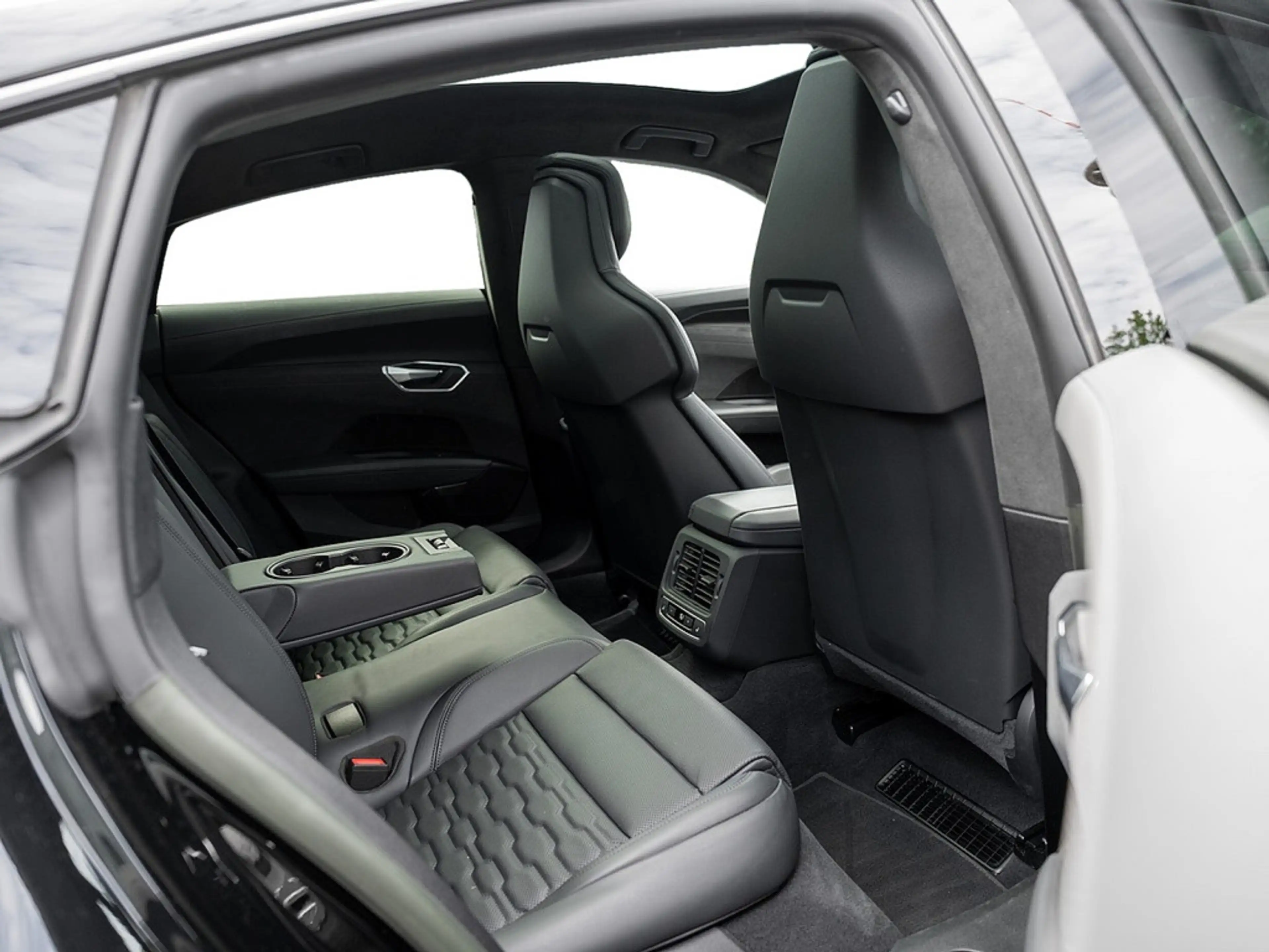 Audi e-tron GT quattro SITZBL. MATRIX HUD B&O 360° — photo 4