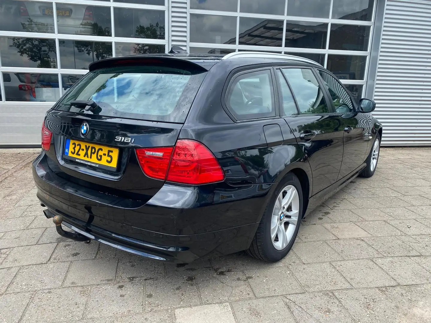 BMW 318 3-serie Touring 318i Corporate Lease Luxury Line Zwart - 2