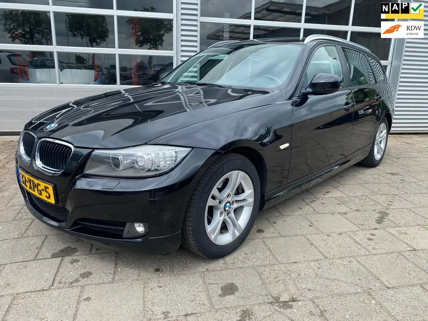 BMW 318 3-serie Touring 318i Corporate Lease Luxury Line Zwart - 1