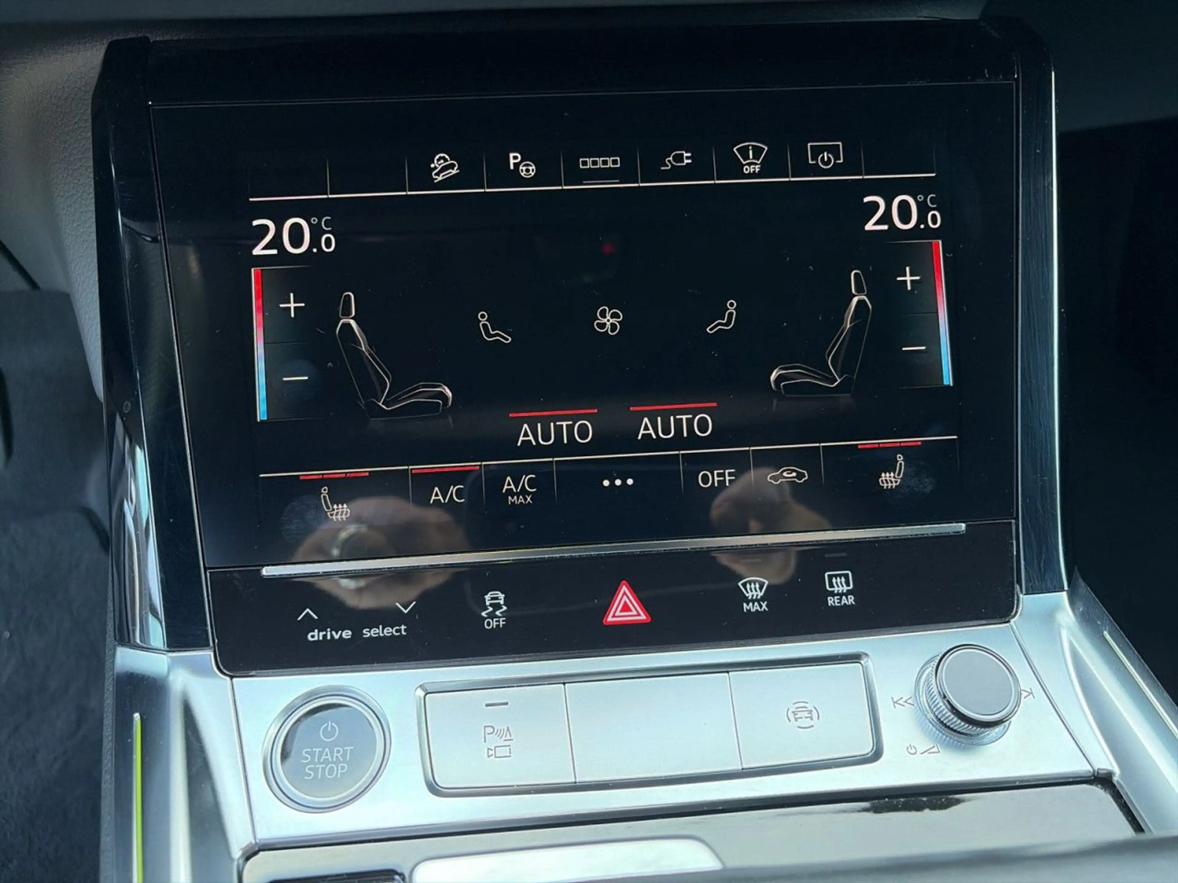 Audi Q8 e-tron 50 quattro edition S line Matrix Kamera — photo 14