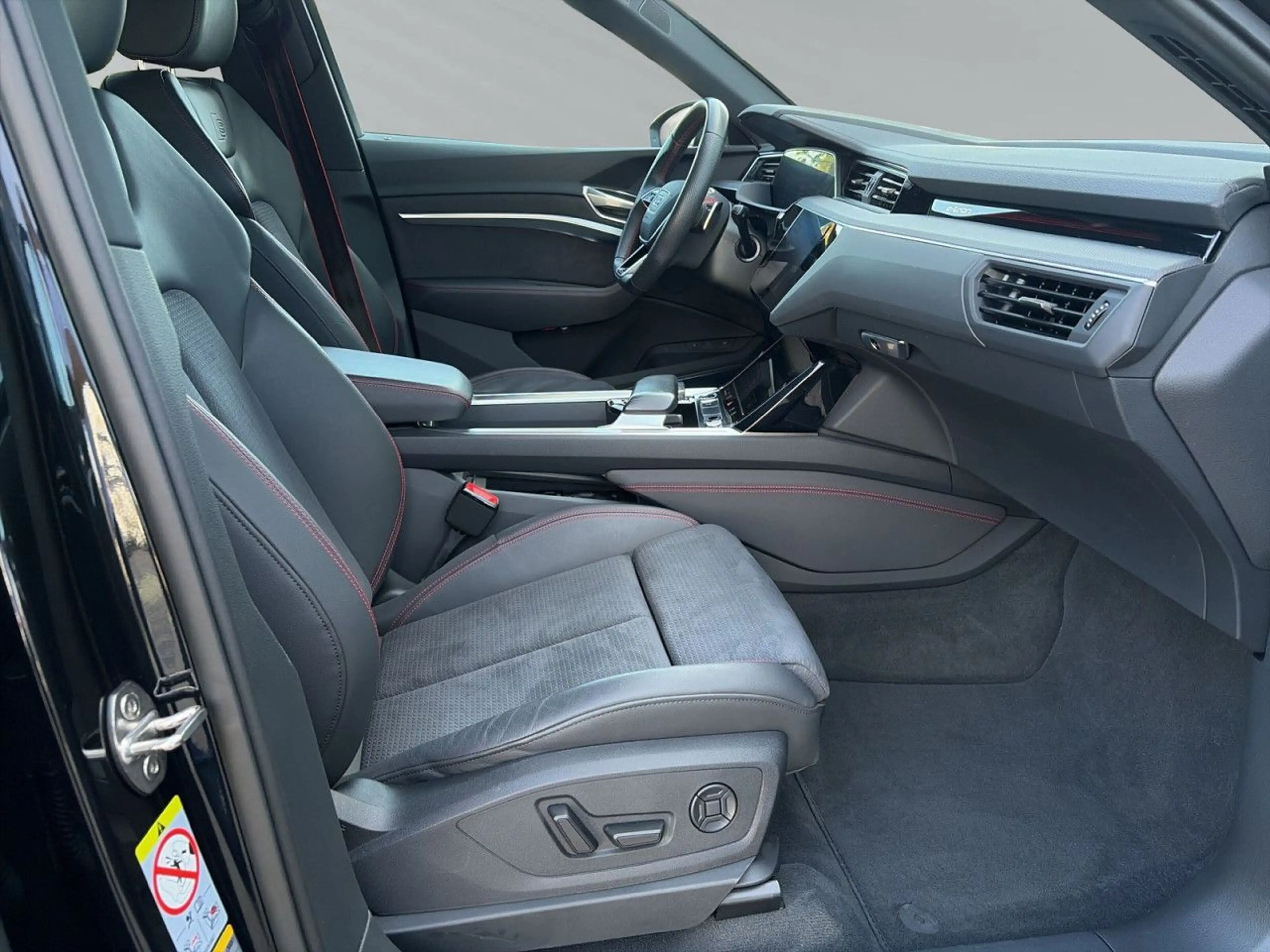 Audi Q8 e-tron 50 quattro edition S line Matrix Kamera — photo 9