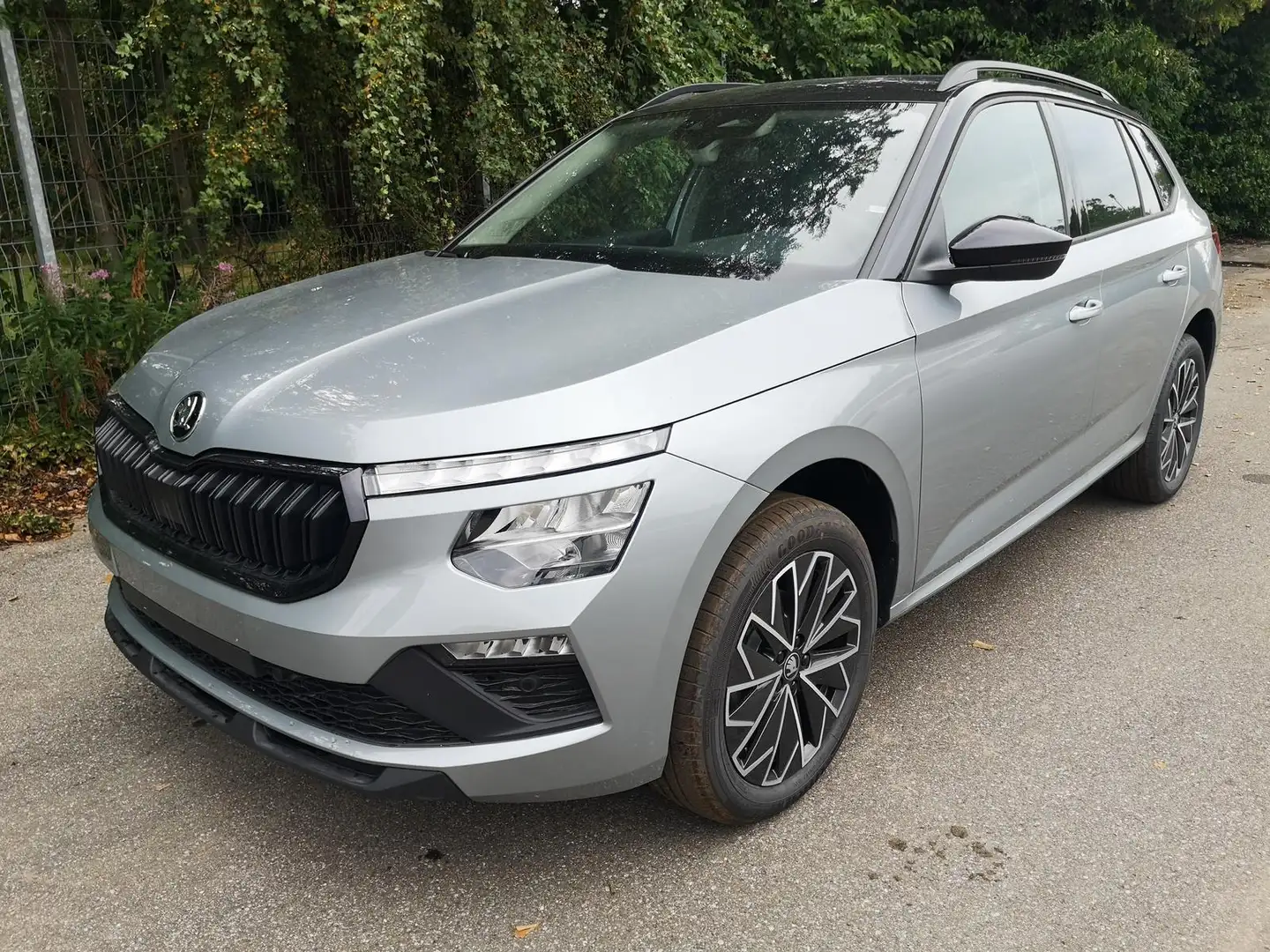Skoda Kamiq Selection 1.0 TSI DSG 17 Zoll Sunset Kamera PDC... Silber - 1