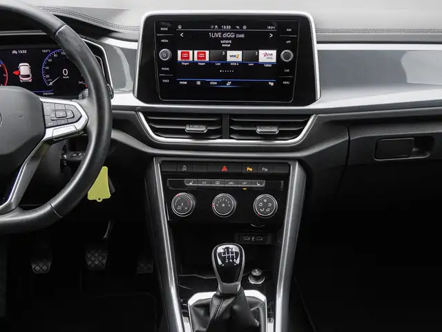 Volkswagen T-Roc view 12
