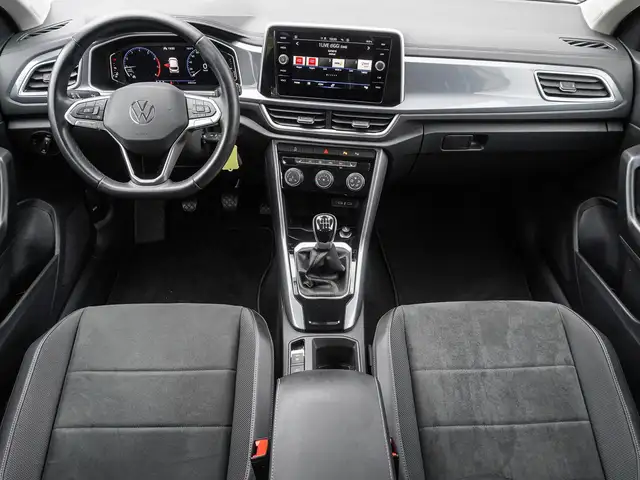 Volkswagen T-Roc view 10