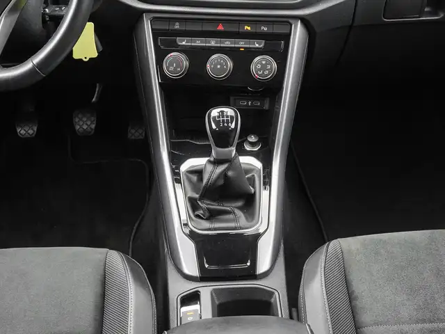 Volkswagen T-Roc view 13