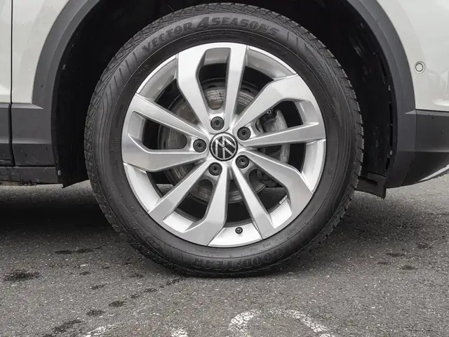 Volkswagen T-Roc view 7