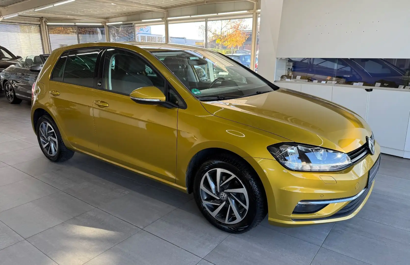 Volkswagen Golf VII*Limo*Sound*App-Con*Sitzh*LED* Gelb - 1