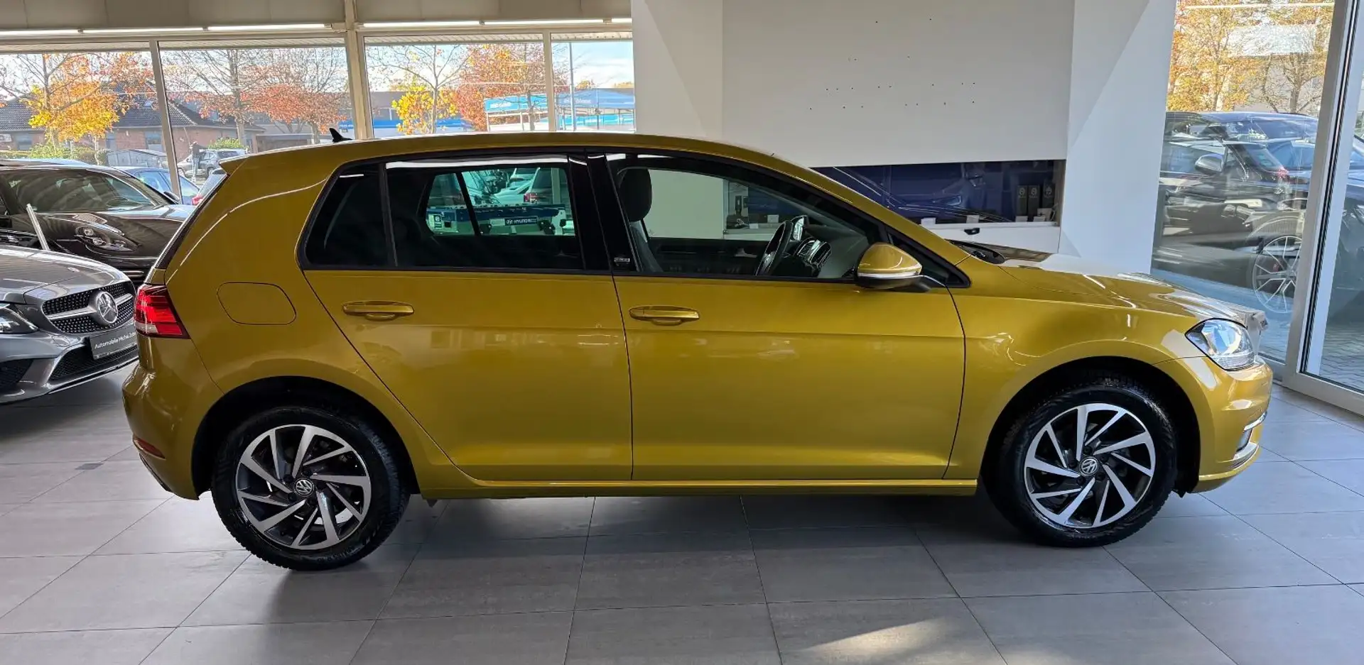 Volkswagen Golf VII*Limo*Sound*App-Con*Sitzh*LED* Gelb - 2