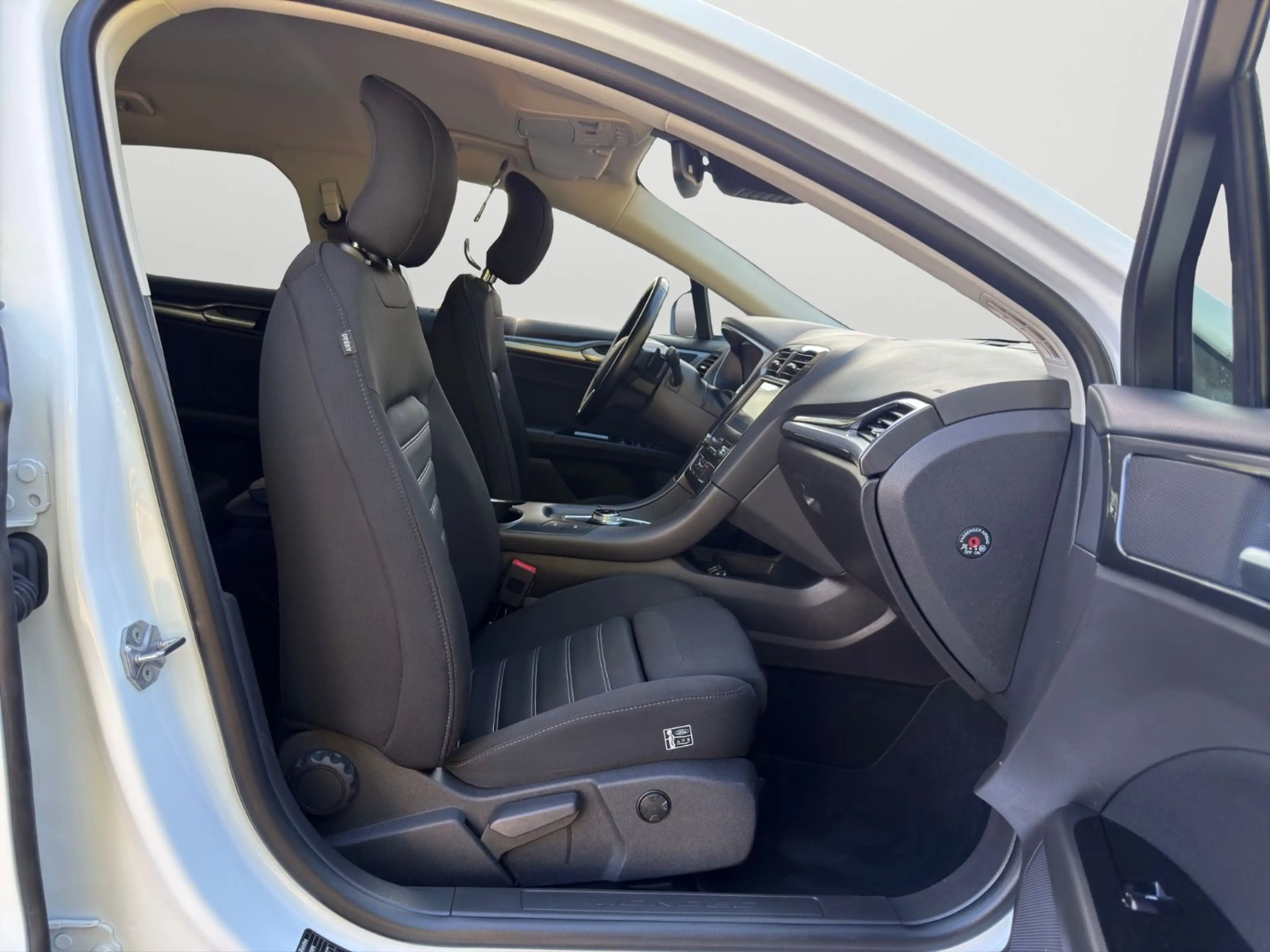 Ford Mondeo Turnier*AUTOMATIK*ACC*AHK*WINTER*PRIVACY* — photo 15