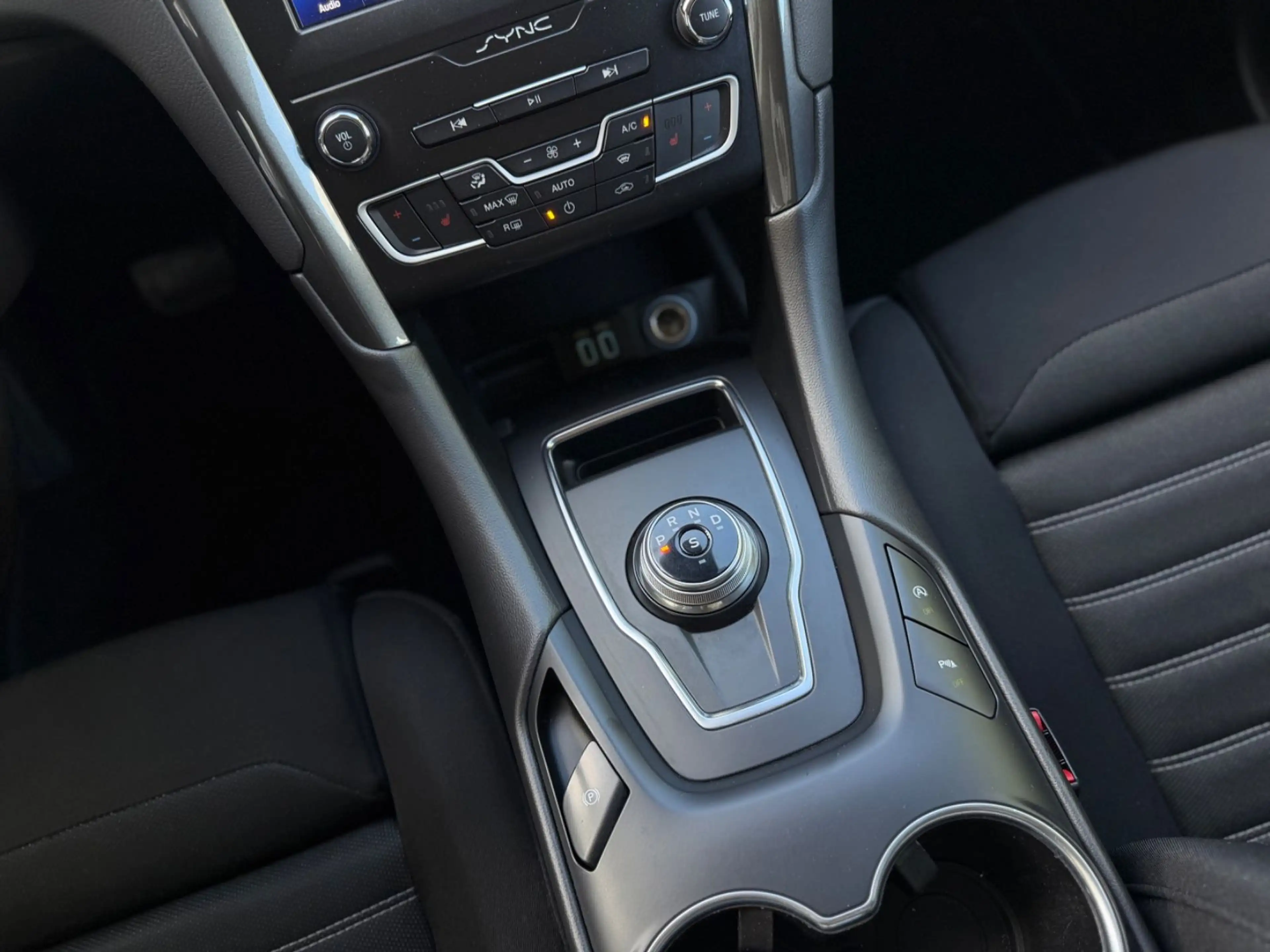 Ford Mondeo Turnier*AUTOMATIK*ACC*AHK*WINTER*PRIVACY* — photo 14