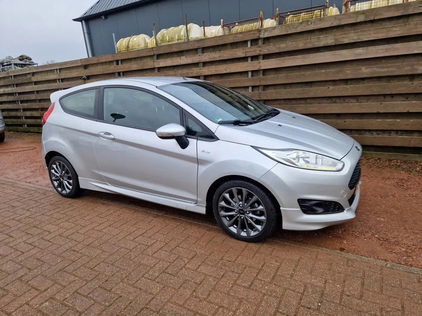 Ford Fiesta 1.0 EcoBoost ST-Line Titanium Gris - 1
