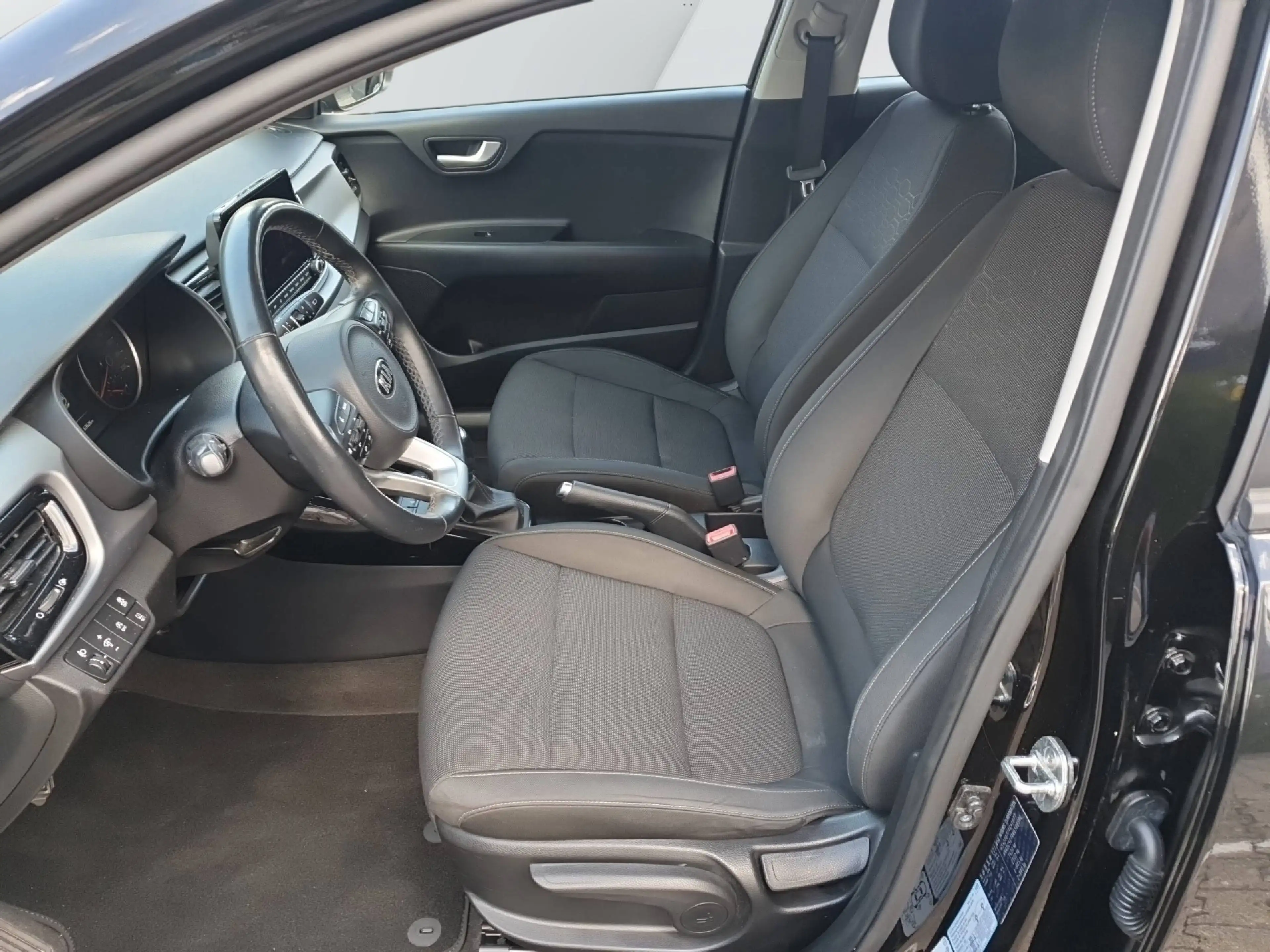 Kia Rio 1.0T Vision Navi LED — photo 5