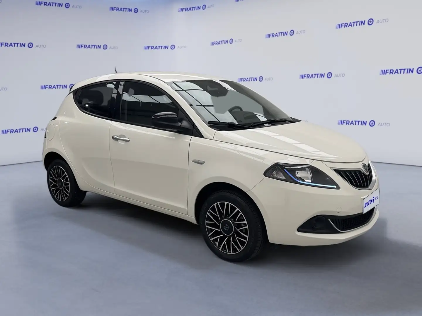 Lancia Ypsilon 1.0 FireFly 5 porte S&S Hybrid Platino Bianco - 2