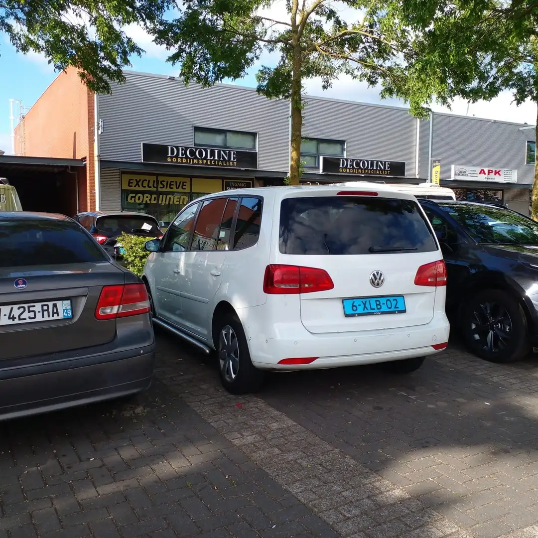 Volkswagen Touran 2.0 TDI DPF BlueMotion Technology DSG Cup - 2