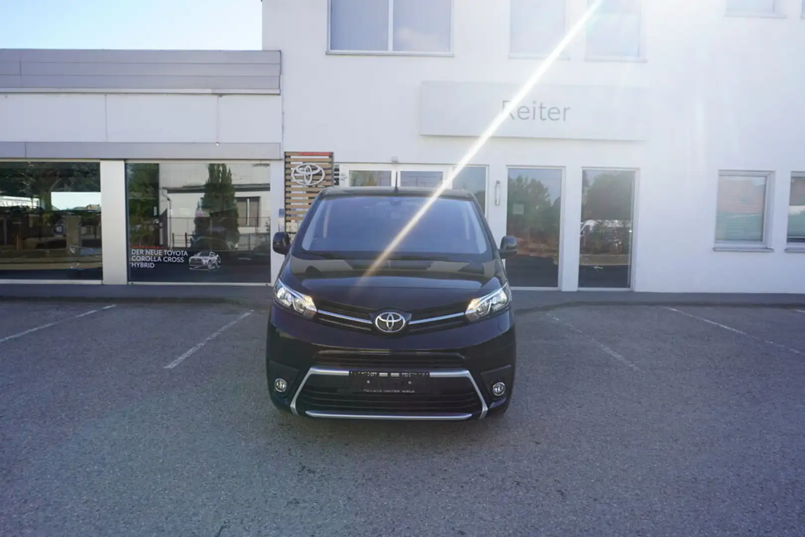 Toyota Proace Verso 2,0 D-4D 150 Medium Schwarz - 1