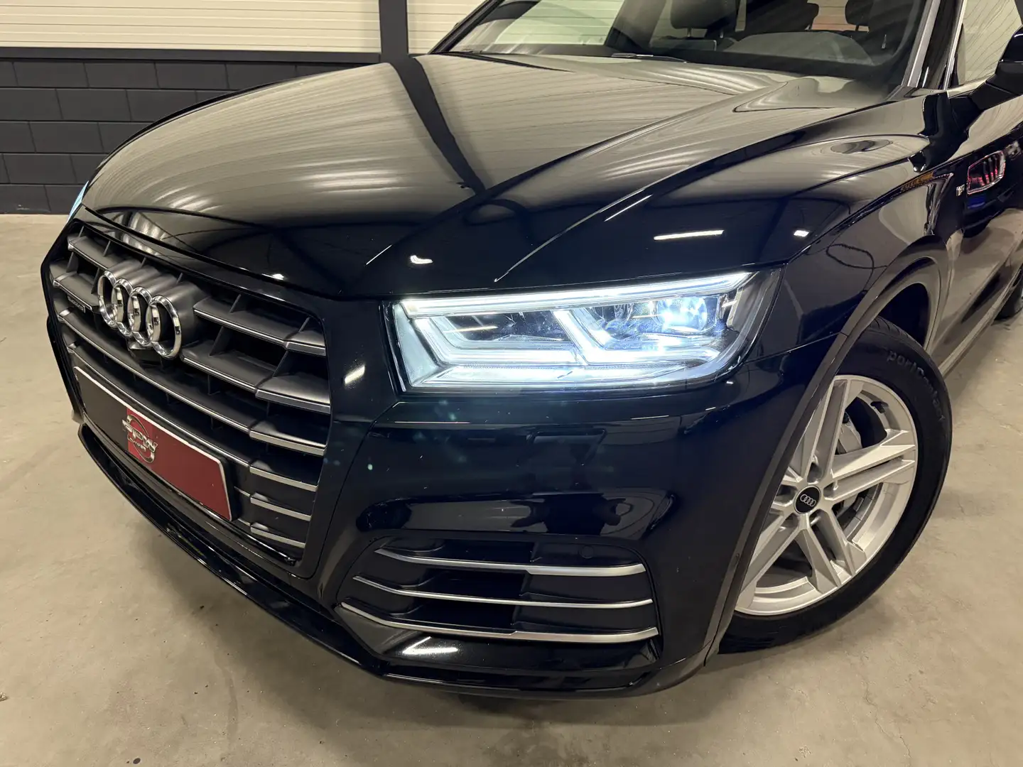 Audi Q5 55 TFSI e quattro Competition 367PK S-Line PANO/LU Zwart - 2