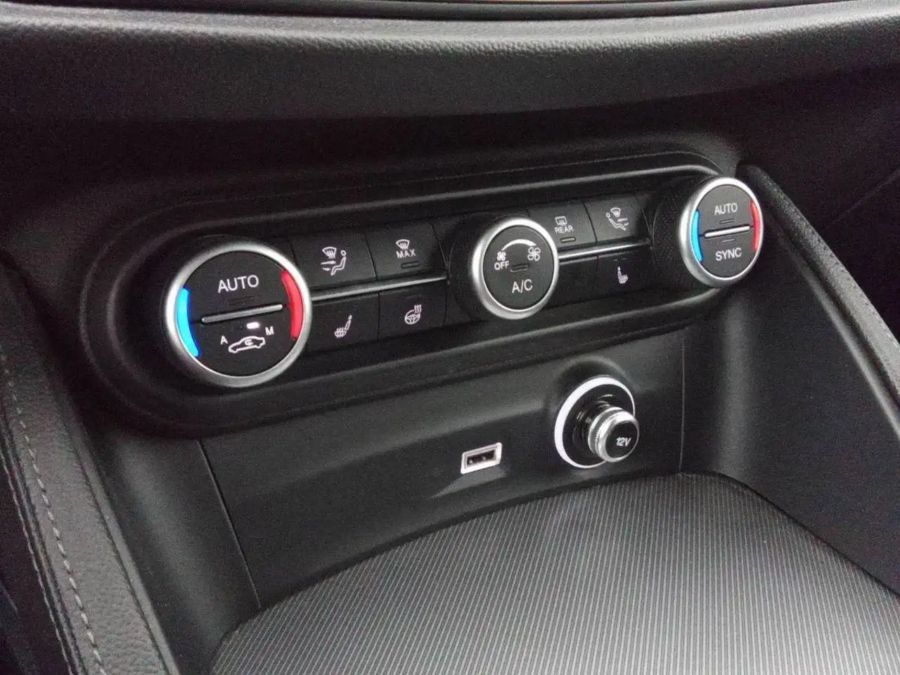 Alfa Romeo Stelvio 2021 — фото 14